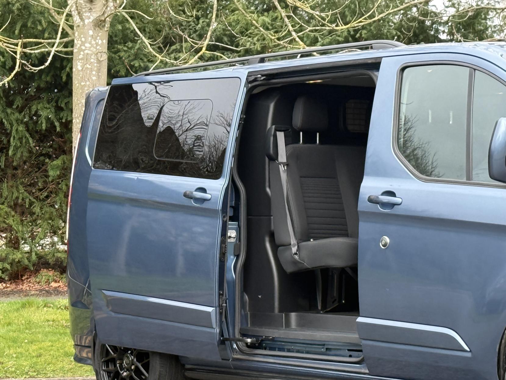 Ford Transit Custom 2.0 320 EcoBlue Limited Crew Van Double Cab 5dr Diesel Auto L2 H1 Euro 6 (s/s) (6 Seat) (170 ps)
