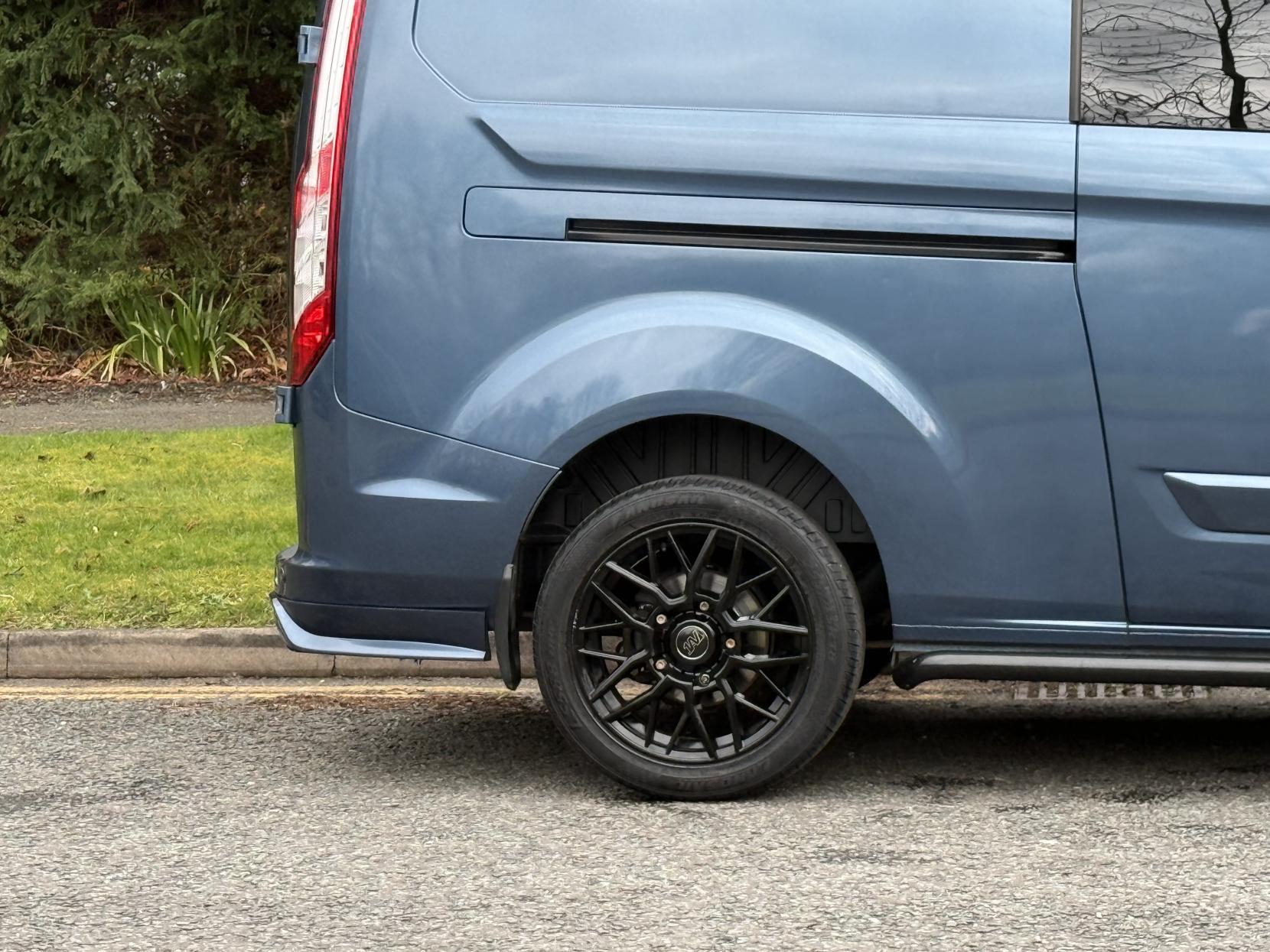 Ford Transit Custom 2.0 320 EcoBlue Limited Crew Van Double Cab 5dr Diesel Auto L2 H1 Euro 6 (s/s) (6 Seat) (170 ps)