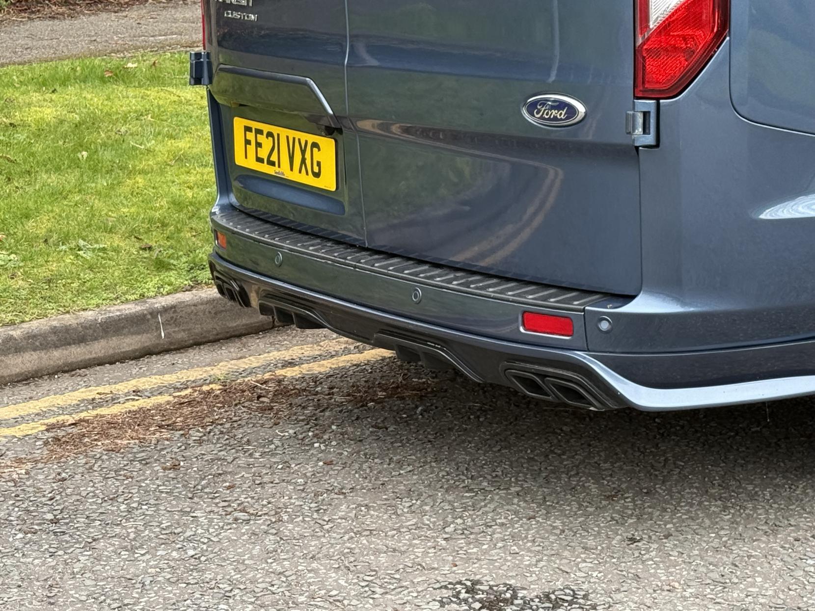 Ford Transit Custom 2.0 320 EcoBlue Limited Crew Van Double Cab 5dr Diesel Auto L2 H1 Euro 6 (s/s) (6 Seat) (170 ps)