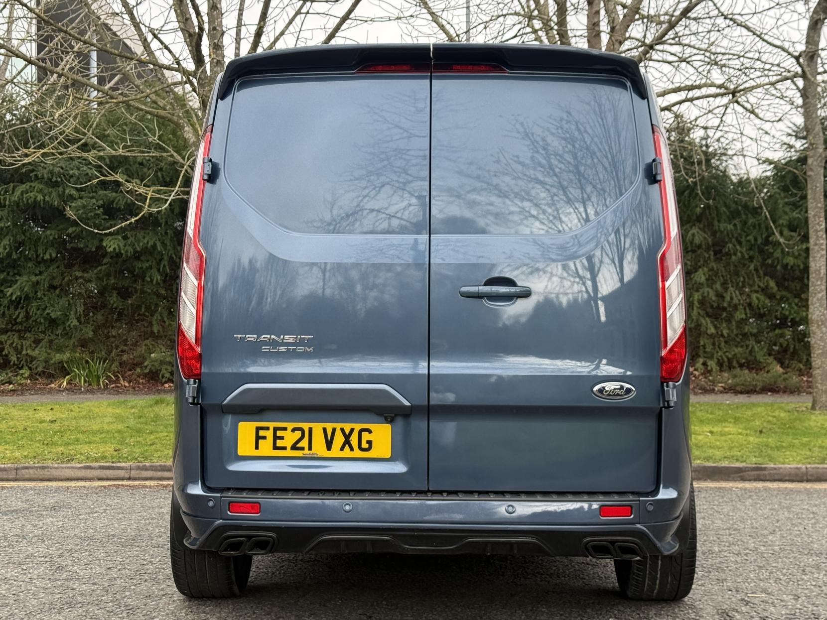 Ford Transit Custom 2.0 320 EcoBlue Limited Crew Van Double Cab 5dr Diesel Auto L2 H1 Euro 6 (s/s) (6 Seat) (170 ps)