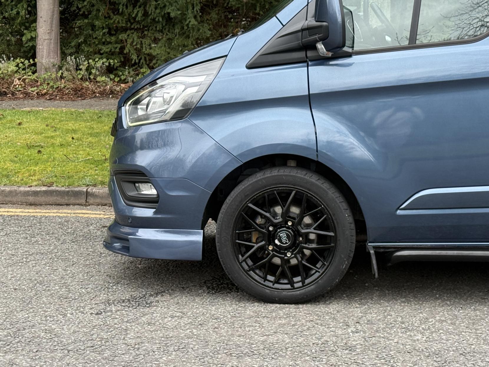 Ford Transit Custom 2.0 320 EcoBlue Limited Crew Van Double Cab 5dr Diesel Auto L2 H1 Euro 6 (s/s) (6 Seat) (170 ps)