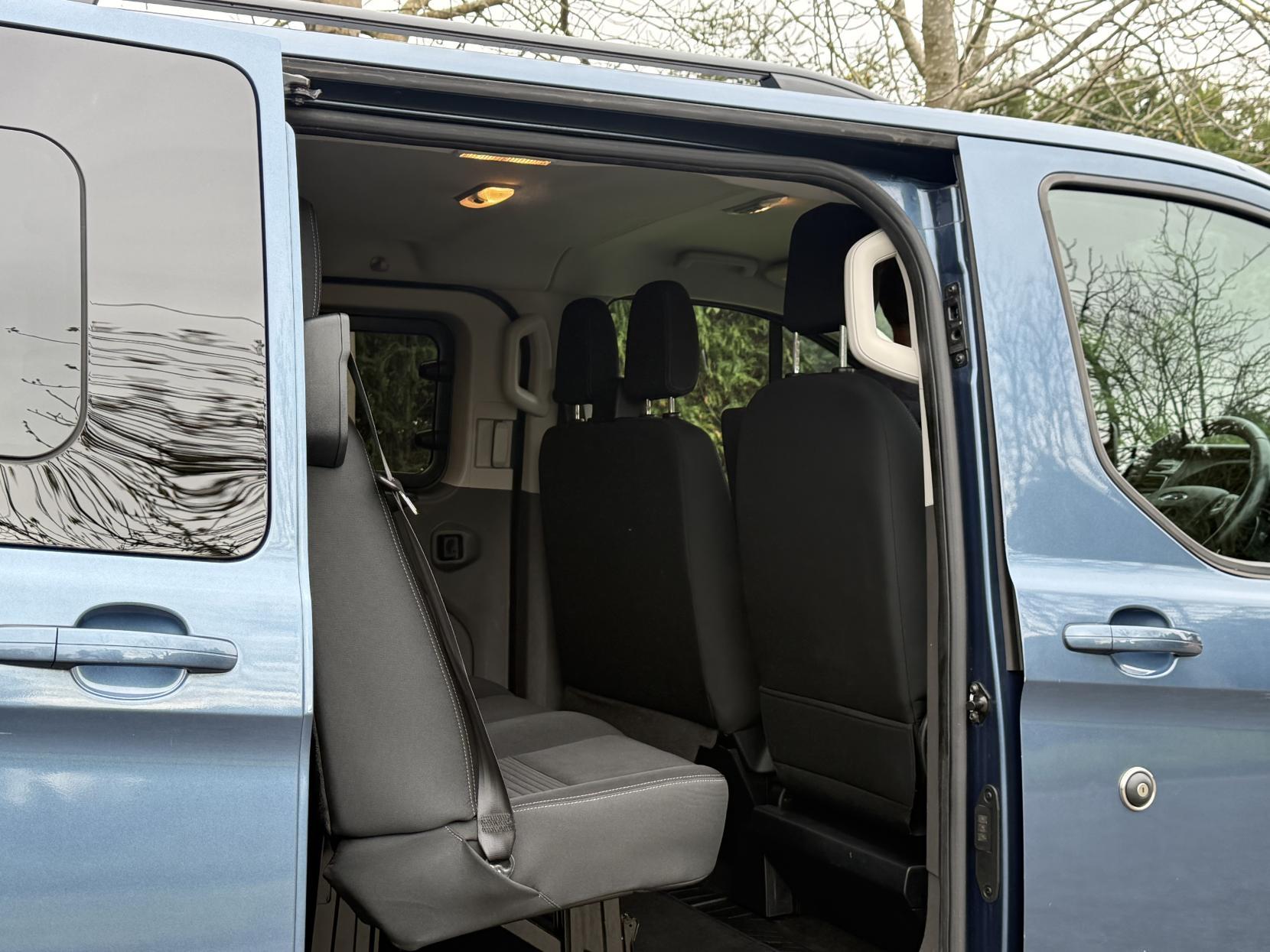Ford Transit Custom 2.0 320 EcoBlue Limited Crew Van Double Cab 5dr Diesel Auto L2 H1 Euro 6 (s/s) (6 Seat) (170 ps)