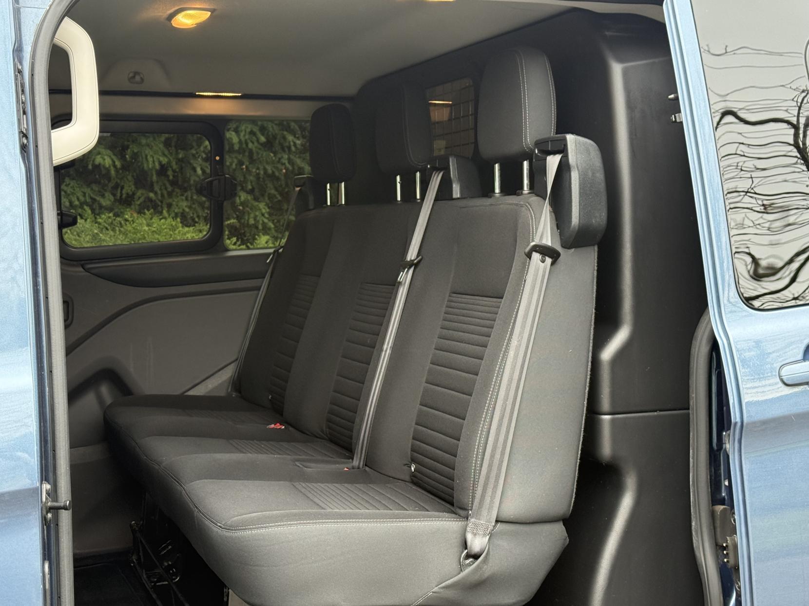 Ford Transit Custom 2.0 320 EcoBlue Limited Crew Van Double Cab 5dr Diesel Auto L2 H1 Euro 6 (s/s) (6 Seat) (170 ps)