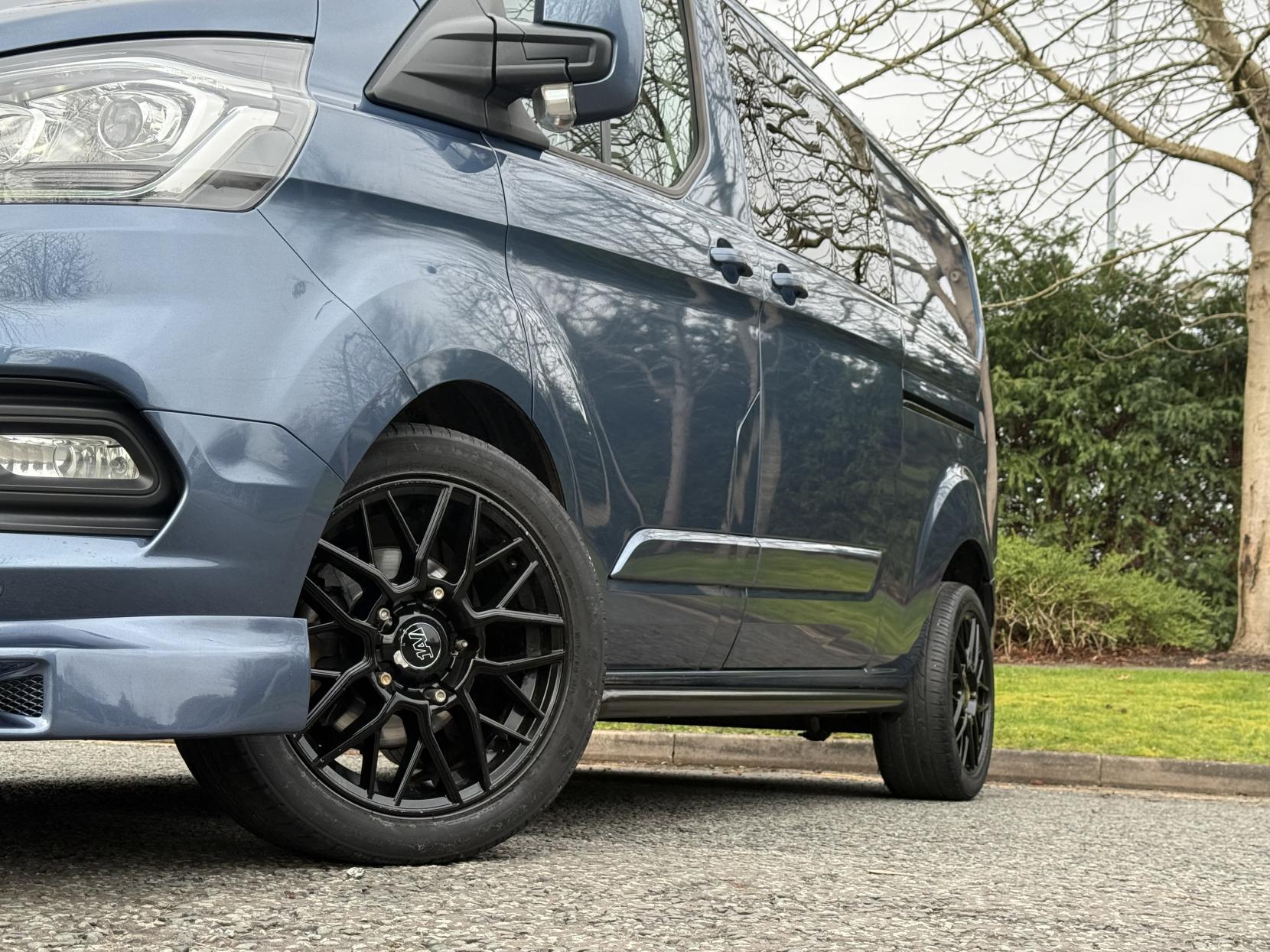 Ford Transit Custom 2.0 320 EcoBlue Limited Crew Van Double Cab 5dr Diesel Auto L2 H1 Euro 6 (s/s) (6 Seat) (170 ps)