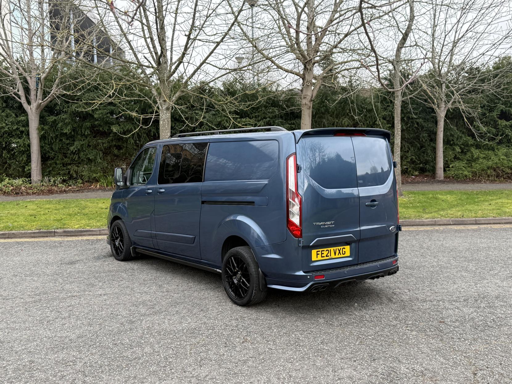Ford Transit Custom 2.0 320 EcoBlue Limited Crew Van Double Cab 5dr Diesel Auto L2 H1 Euro 6 (s/s) (6 Seat) (170 ps)