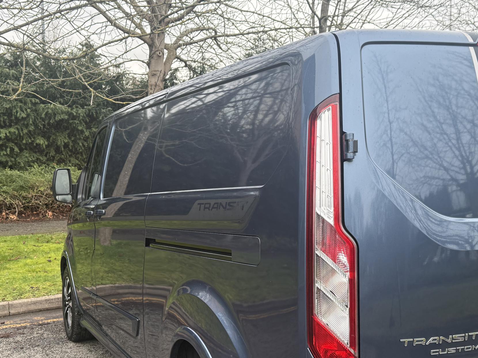 Ford Transit Custom 2.0 310 EcoBlue Sport Panel Van 5dr Diesel Auto L2 H1 Euro 6 (170 ps)
