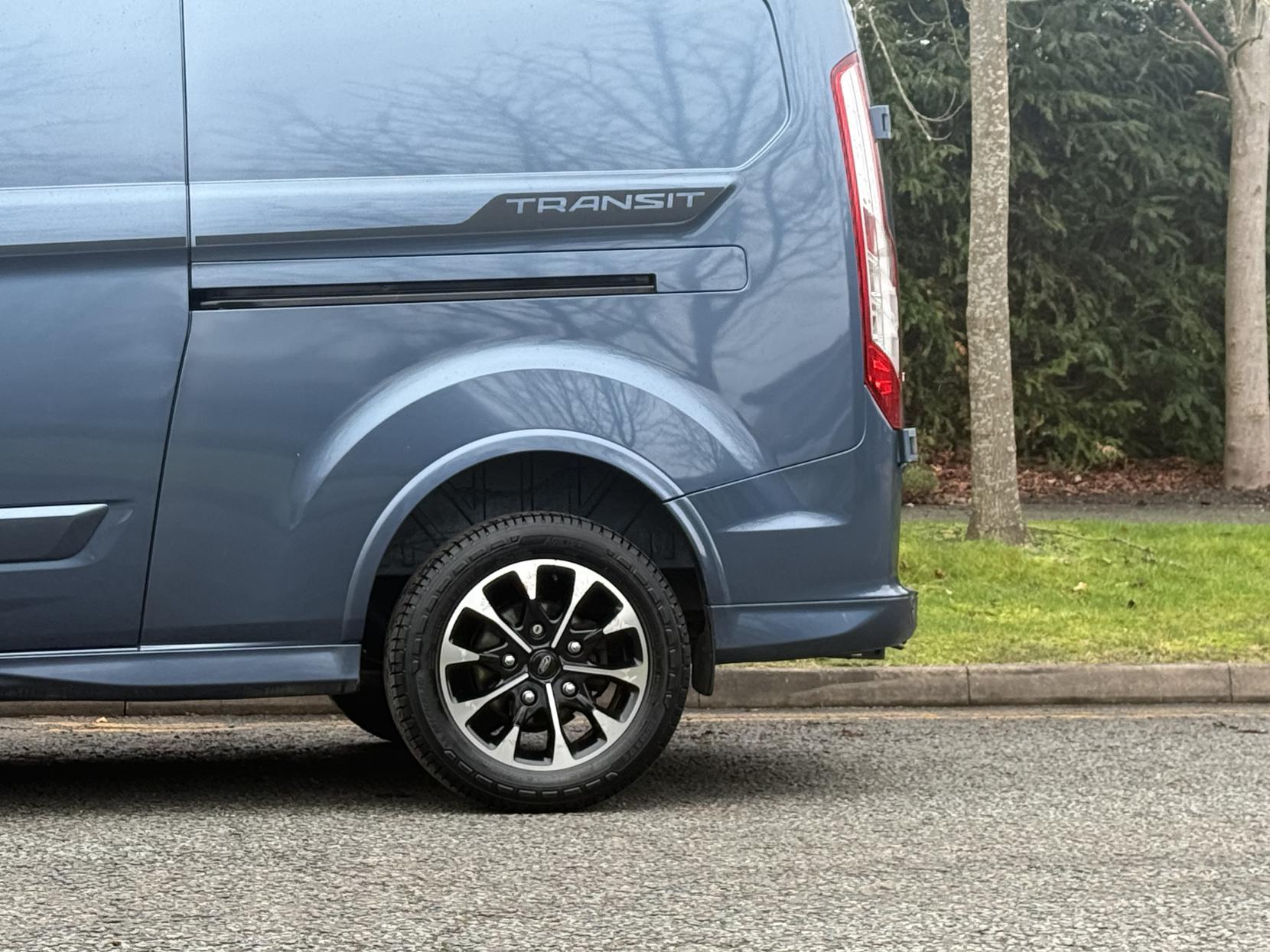 Ford Transit Custom 2.0 310 EcoBlue Sport Panel Van 5dr Diesel Auto L2 H1 Euro 6 (170 ps)