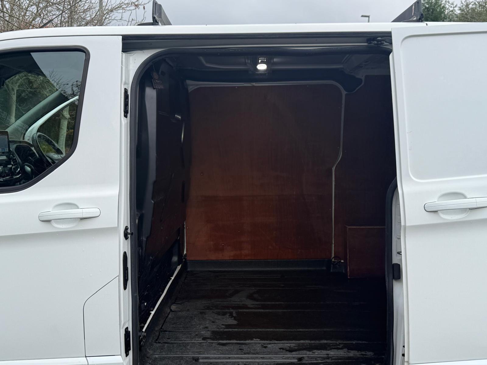 Ford Transit Custom 2.0 300 EcoBlue Limited Panel Van 5dr Diesel Auto L1 H1 Euro 6 (s/s) (130 ps)