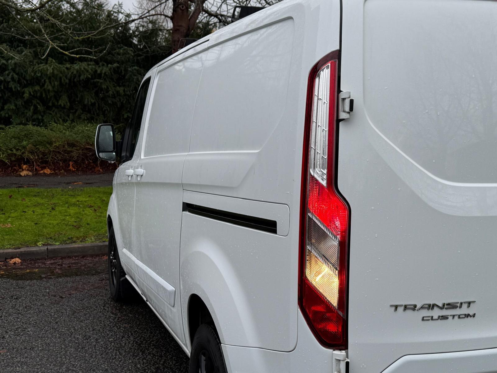 Ford Transit Custom 2.0 300 EcoBlue Limited Panel Van 5dr Diesel Auto L1 H1 Euro 6 (s/s) (130 ps)