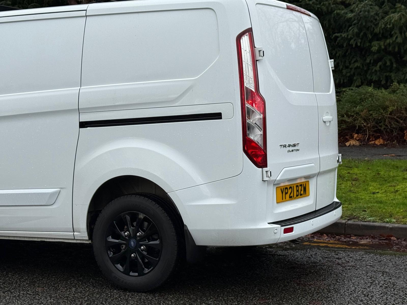 Ford Transit Custom 2.0 300 EcoBlue Limited Panel Van 5dr Diesel Auto L1 H1 Euro 6 (s/s) (130 ps)