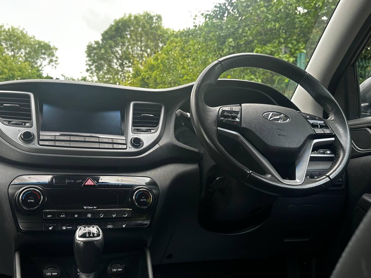 Hyundai TUCSON 1.7 CRDi Blue Drive SE Nav SUV 5dr Diesel Manual Euro 6 (s/s) (116 ps)