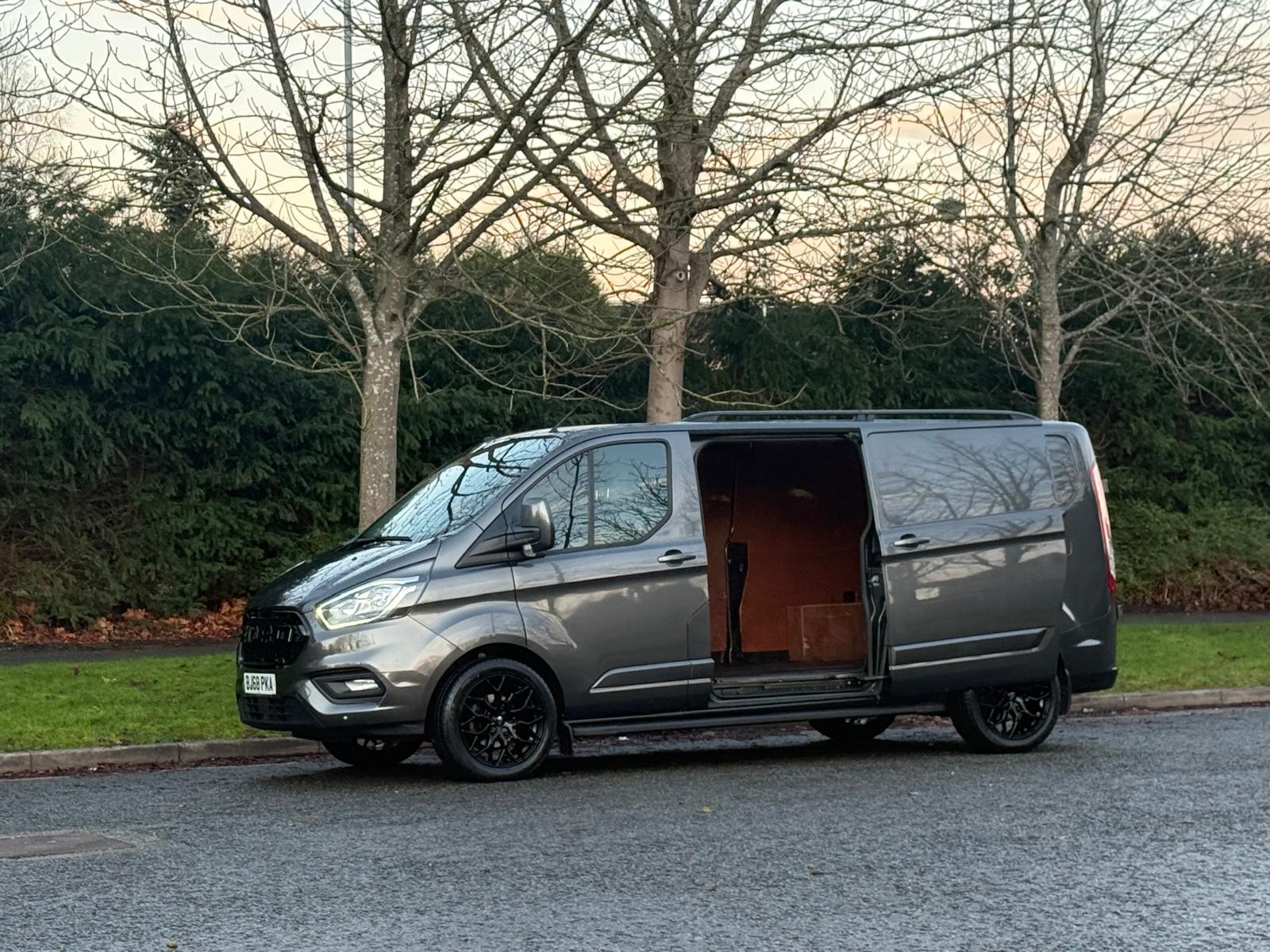 Ford Transit Custom 2.0 300 EcoBlue Limited Panel Van 5dr Diesel Auto L2 H1 Euro 6 (s/s) (170 ps)