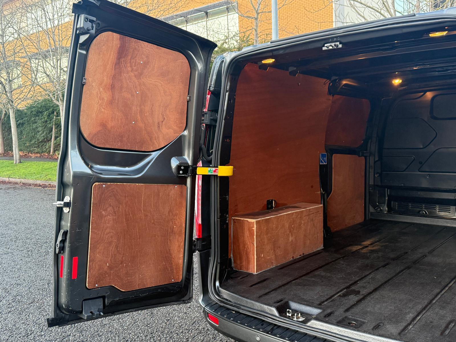 Ford Transit Custom 2.0 300 EcoBlue Limited Panel Van 5dr Diesel Auto L2 H1 Euro 6 (s/s) (170 ps)