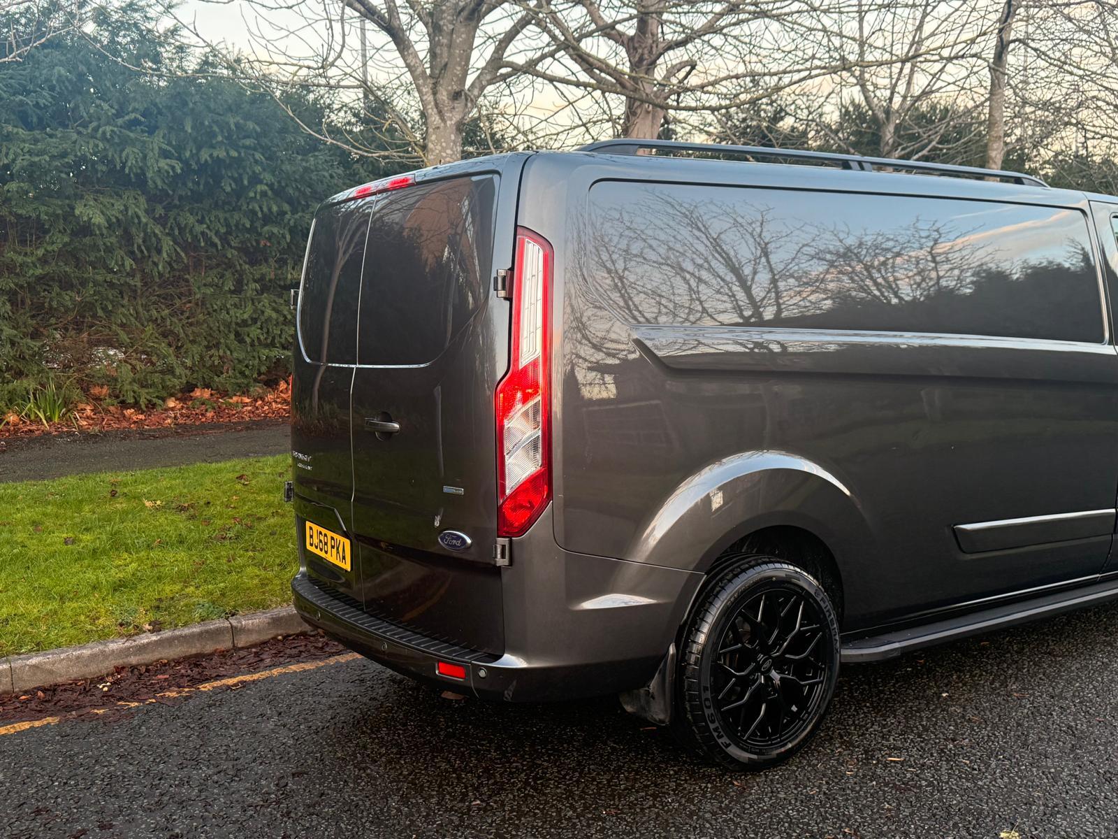 Ford Transit Custom 2.0 300 EcoBlue Limited Panel Van 5dr Diesel Auto L2 H1 Euro 6 (s/s) (170 ps)