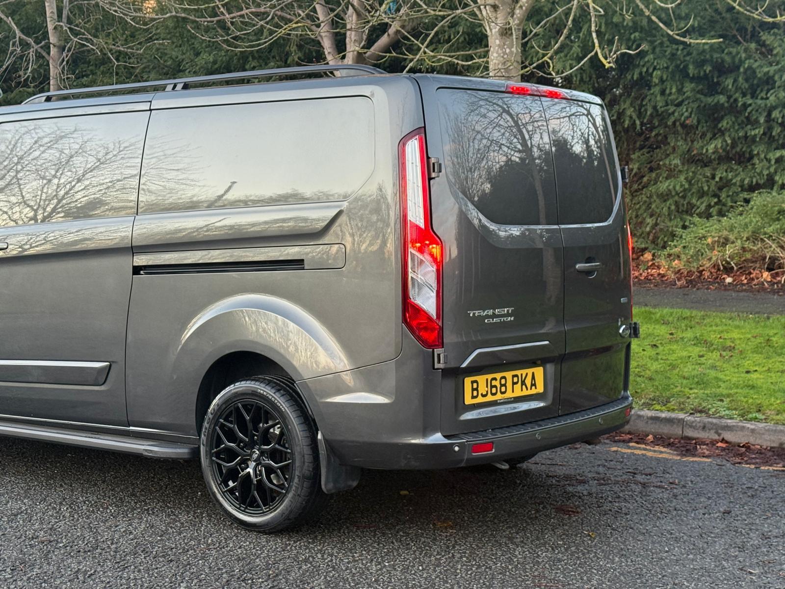 Ford Transit Custom 2.0 300 EcoBlue Limited Panel Van 5dr Diesel Auto L2 H1 Euro 6 (s/s) (170 ps)