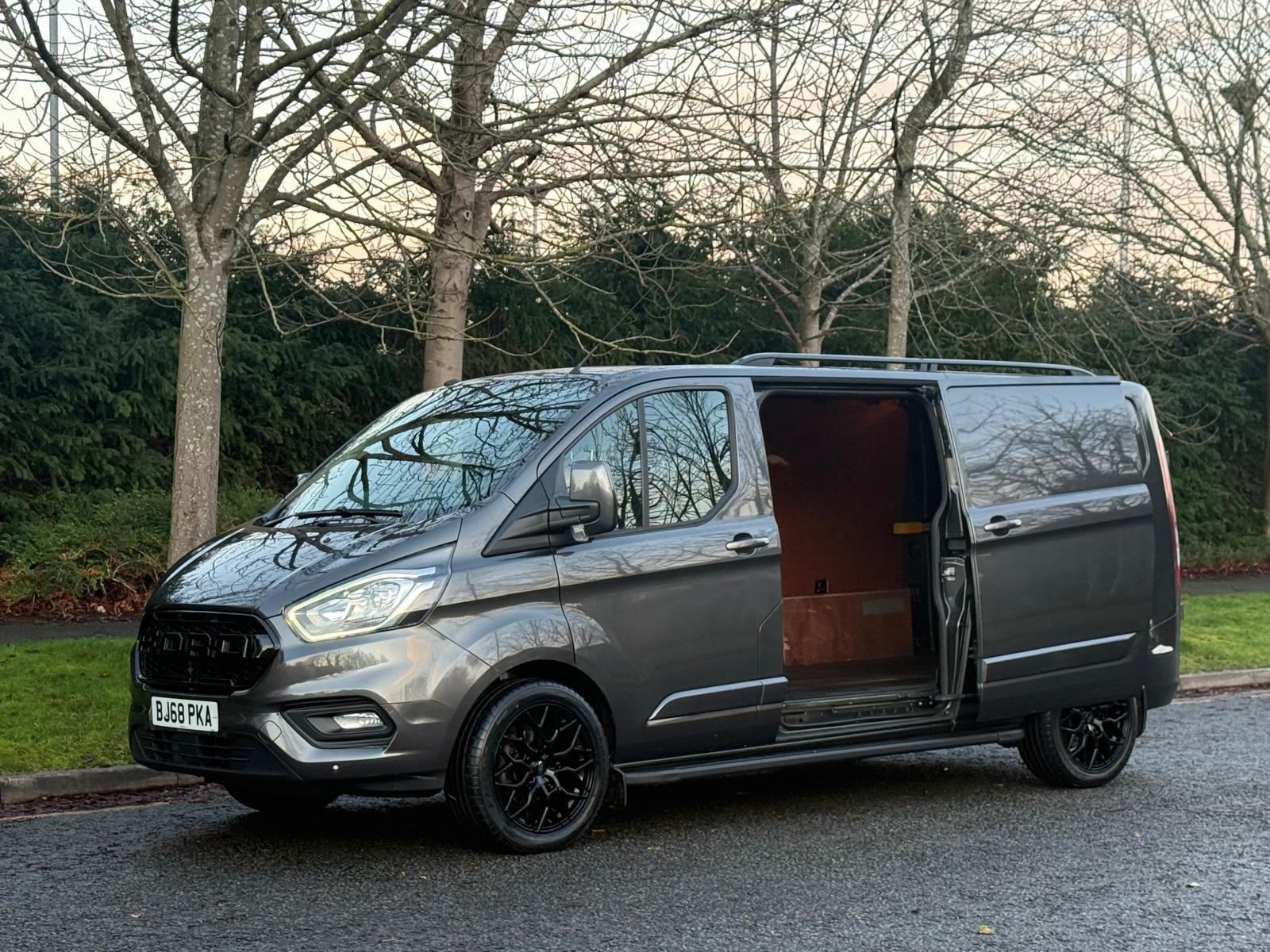 Ford Transit Custom 2.0 300 EcoBlue Limited Panel Van 5dr Diesel Auto L2 H1 Euro 6 (s/s) (170 ps)