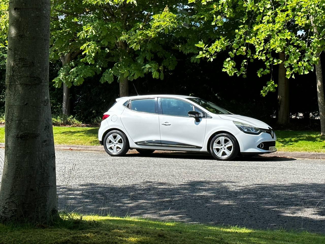 Renault Clio 1.2 16V Dynamique MediaNav Hatchback 5dr Petrol Manual Euro 5 (75 ps)