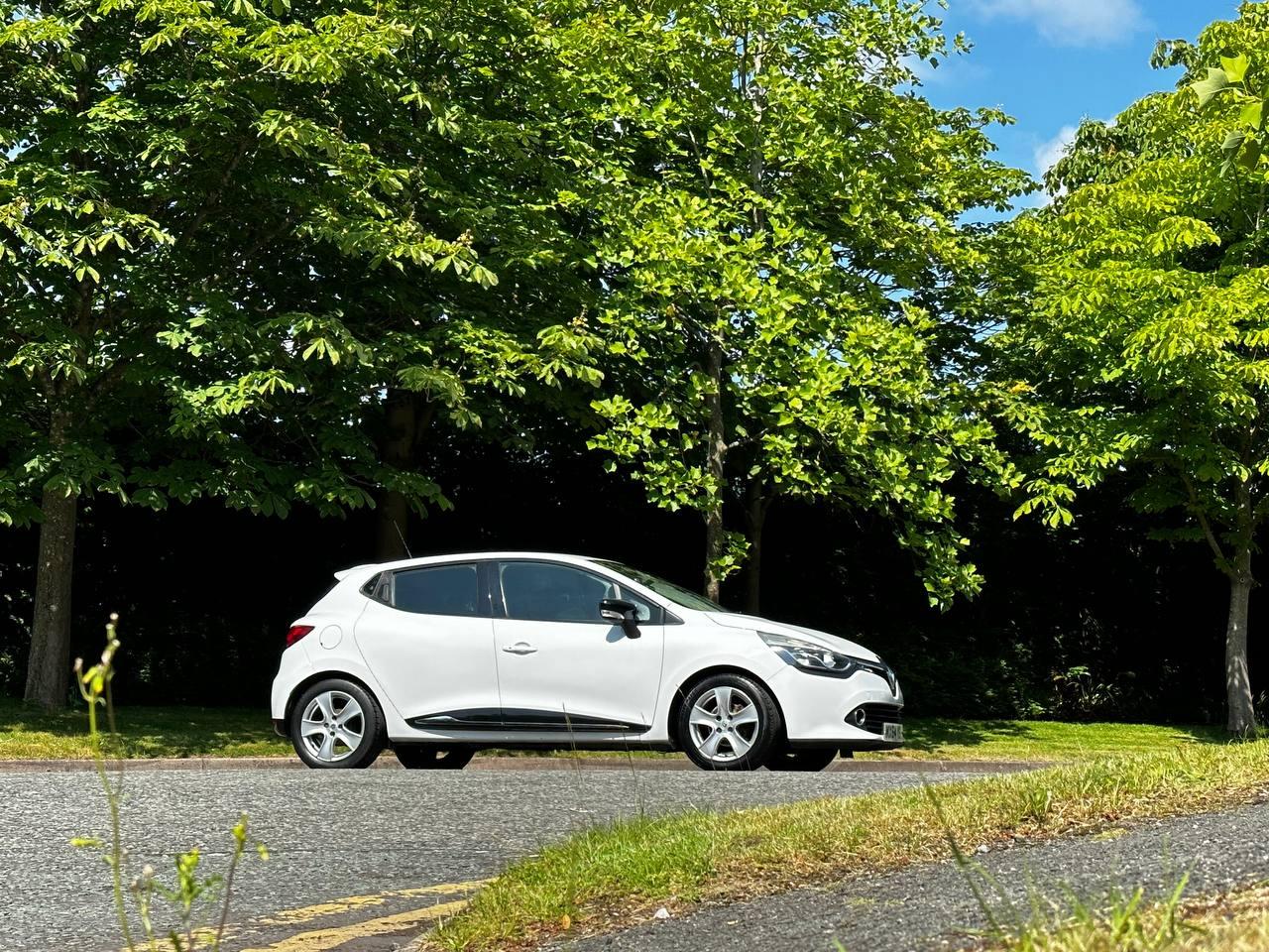Renault Clio 1.2 16V Dynamique MediaNav Hatchback 5dr Petrol Manual Euro 5 (75 ps)