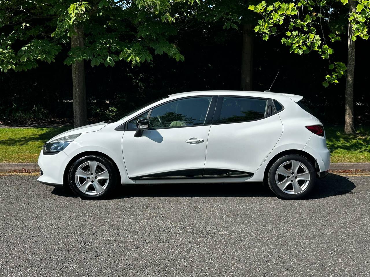 Renault Clio 1.2 16V Dynamique MediaNav Hatchback 5dr Petrol Manual Euro 5 (75 ps)