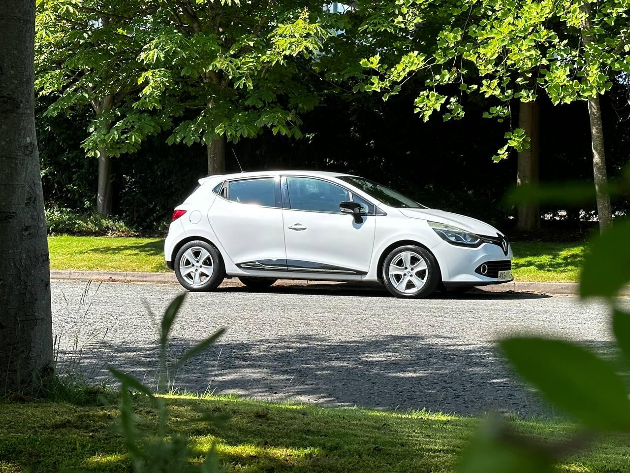 Renault Clio 1.2 16V Dynamique MediaNav Hatchback 5dr Petrol Manual Euro 5 (75 ps)