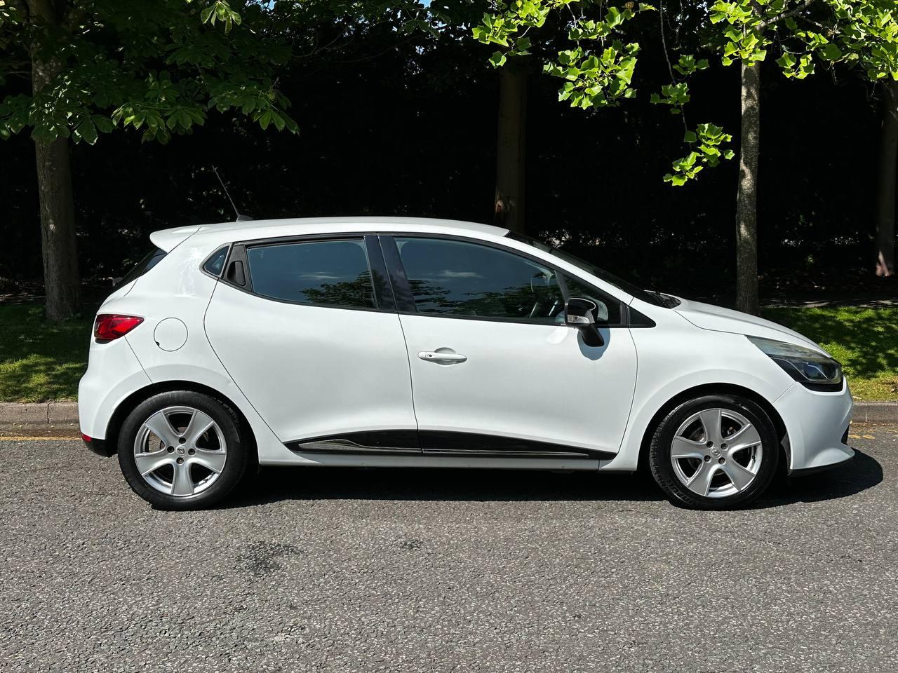Renault Clio 1.2 16V Dynamique MediaNav Hatchback 5dr Petrol Manual Euro 5 (75 ps)