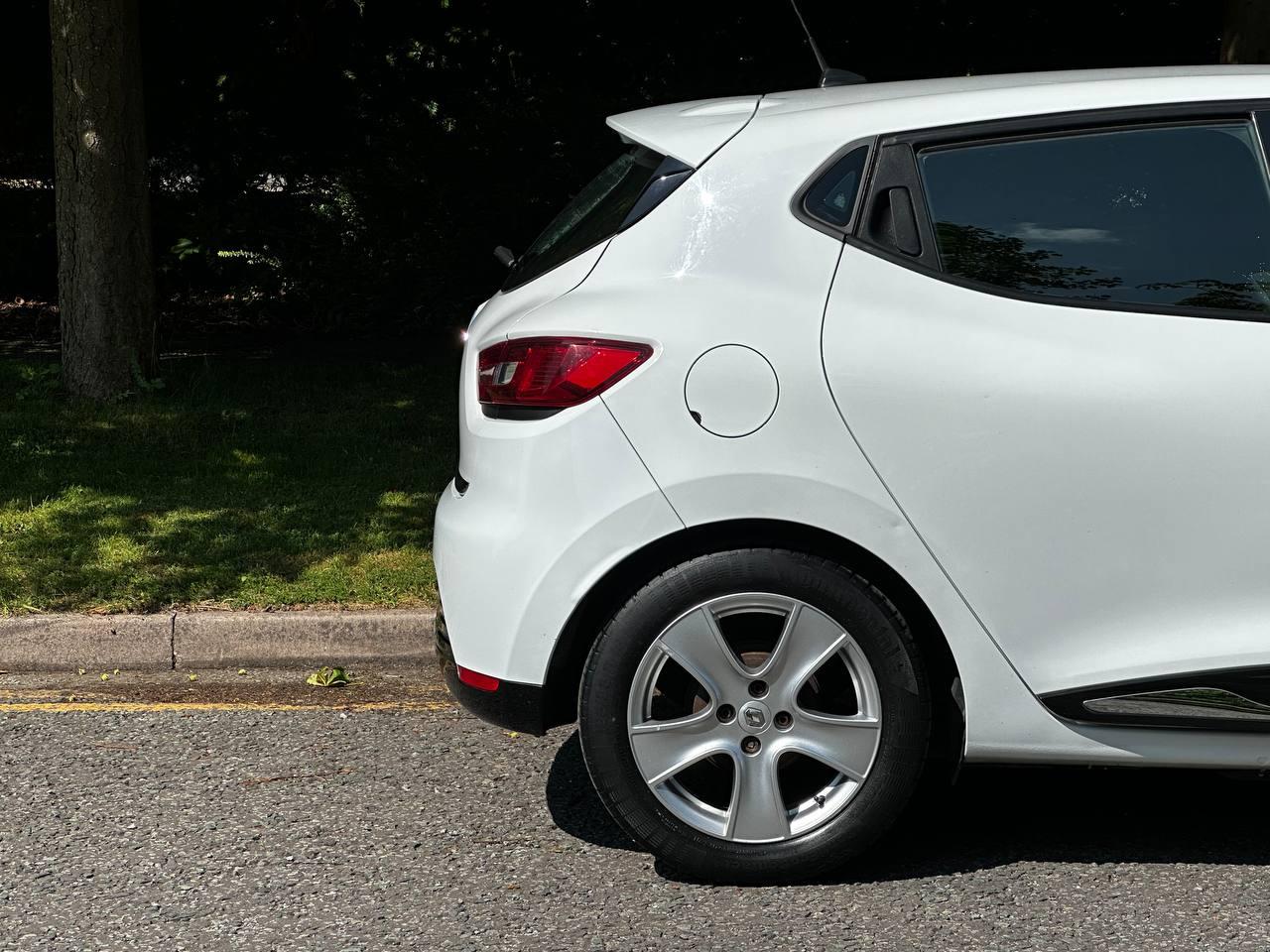 Renault Clio 1.2 16V Dynamique MediaNav Hatchback 5dr Petrol Manual Euro 5 (75 ps)