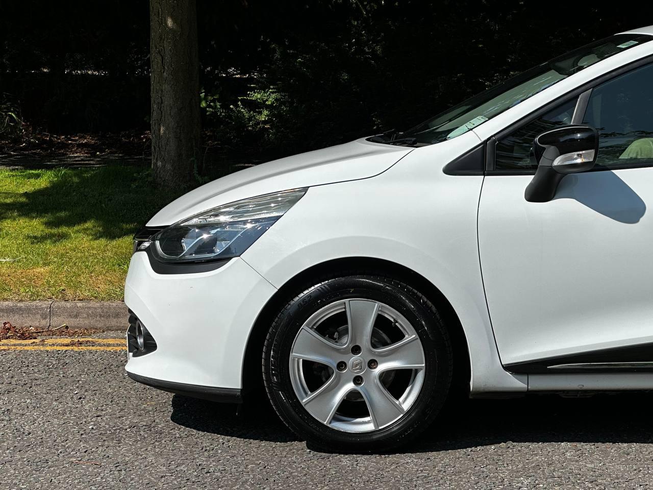 Renault Clio 1.2 16V Dynamique MediaNav Hatchback 5dr Petrol Manual Euro 5 (75 ps)