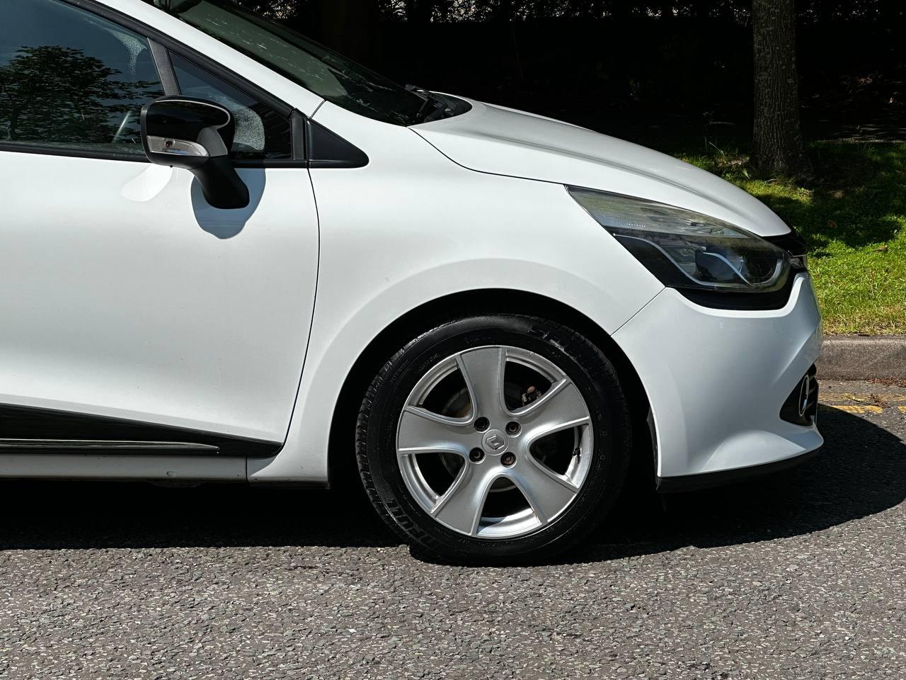 Renault Clio 1.2 16V Dynamique MediaNav Hatchback 5dr Petrol Manual Euro 5 (75 ps)