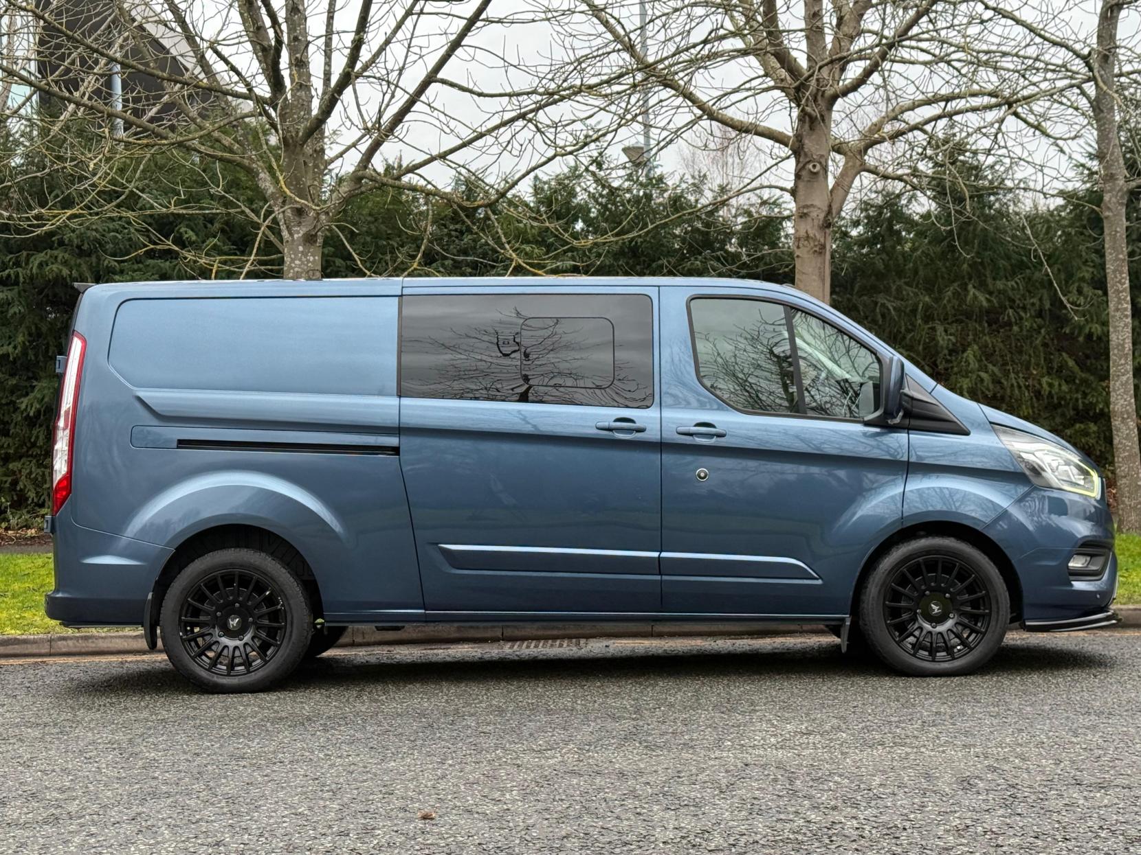 Ford Transit Custom 2.0 320 EcoBlue Limited Crew Van Double Cab 5dr Diesel Manual L2 H1 Euro 6 (6 Seat) (130 ps)