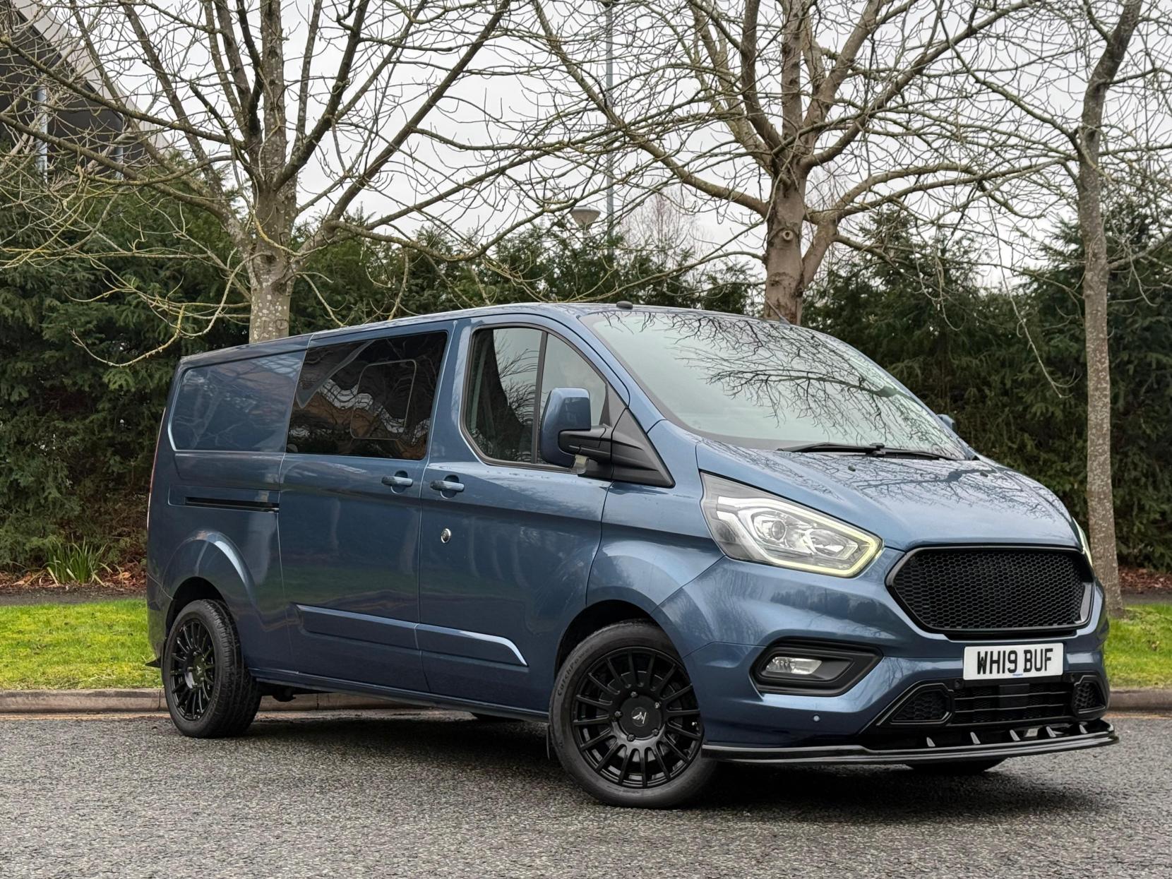 Ford Transit Custom 2.0 320 EcoBlue Limited Crew Van Double Cab 5dr Diesel Manual L2 H1 Euro 6 (6 Seat) (130 ps)