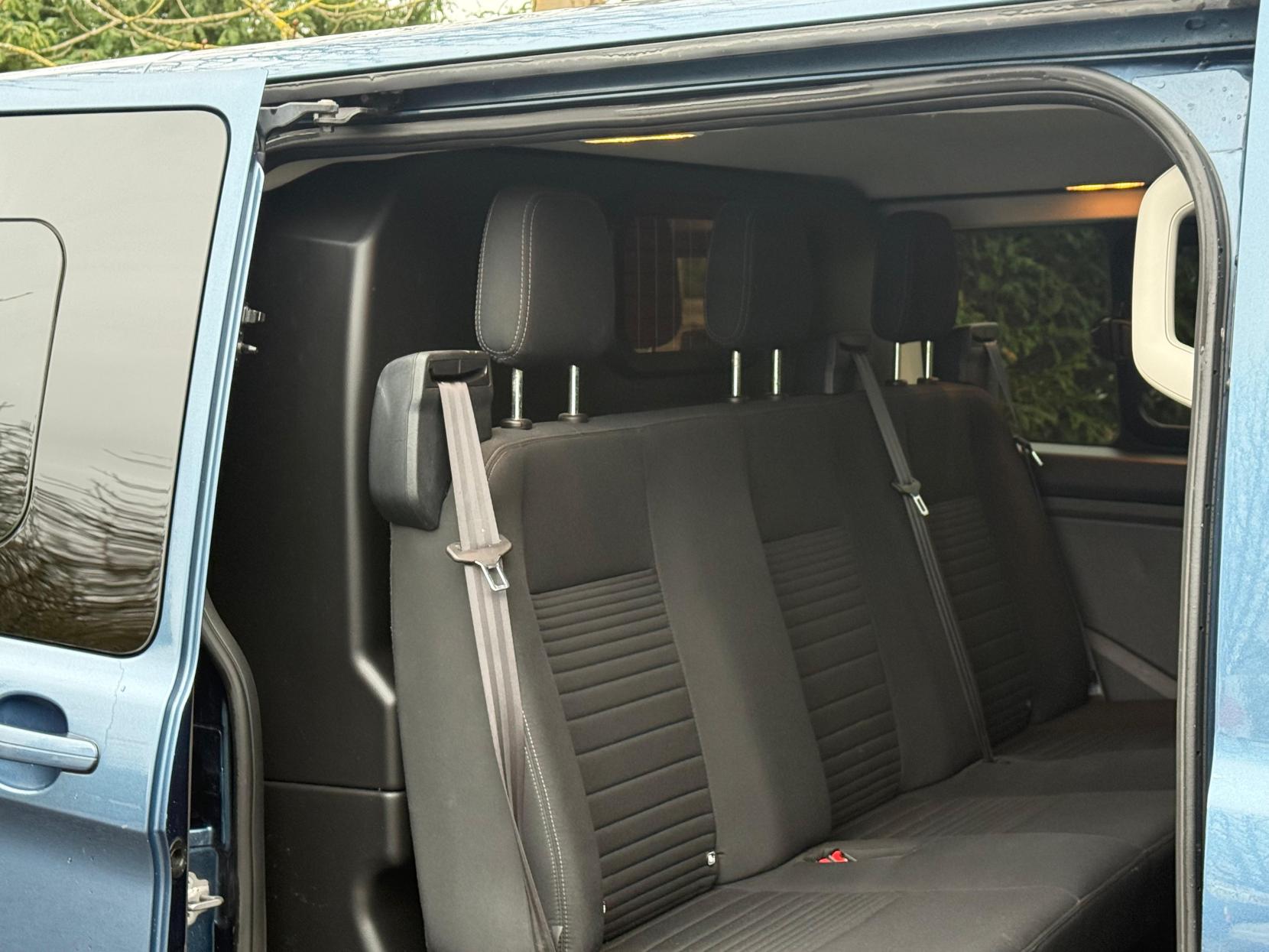 Ford Transit Custom 2.0 320 EcoBlue Limited Crew Van Double Cab 5dr Diesel Manual L2 H1 Euro 6 (6 Seat) (130 ps)