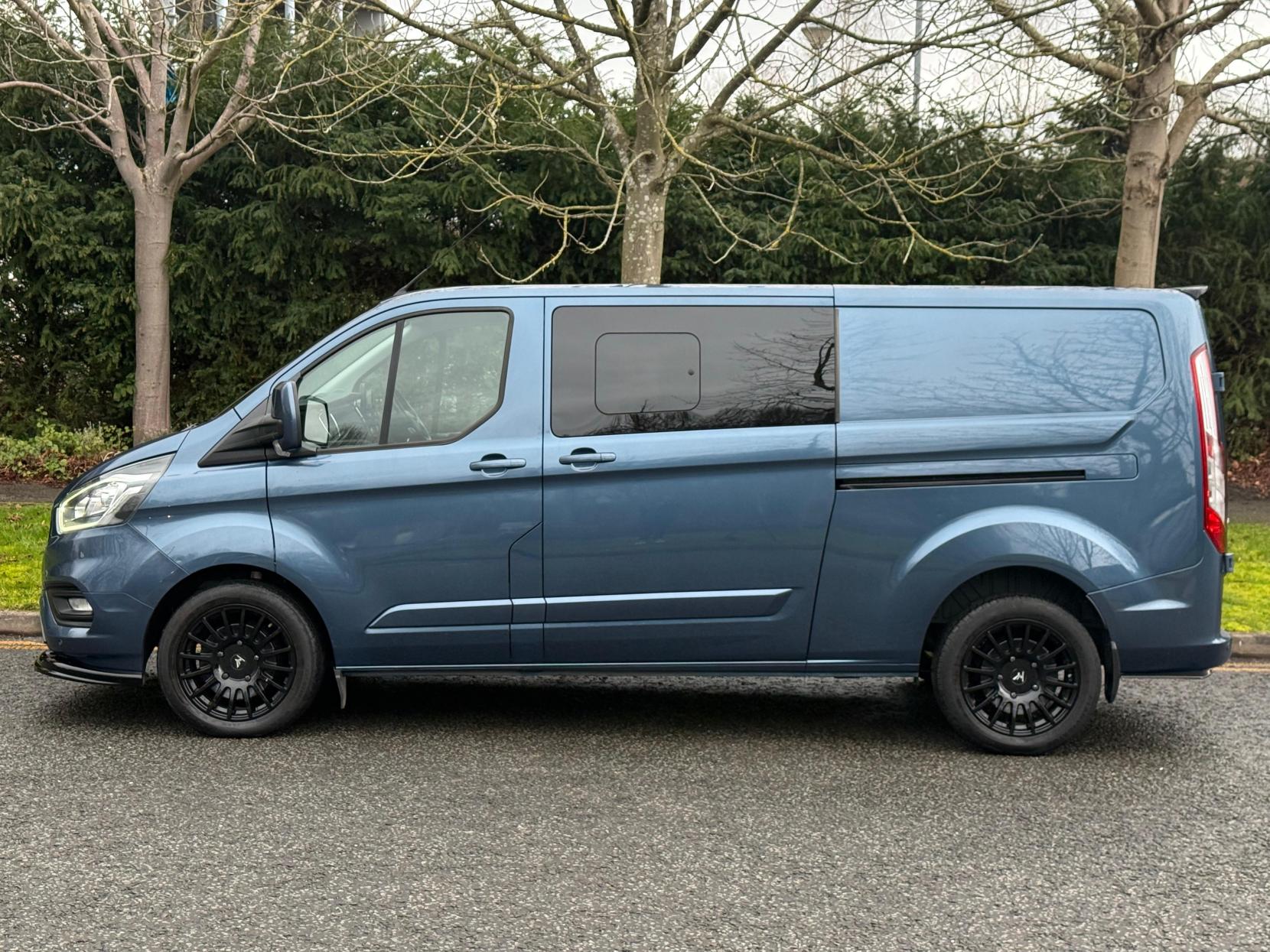 Ford Transit Custom 2.0 320 EcoBlue Limited Crew Van Double Cab 5dr Diesel Manual L2 H1 Euro 6 (6 Seat) (130 ps)