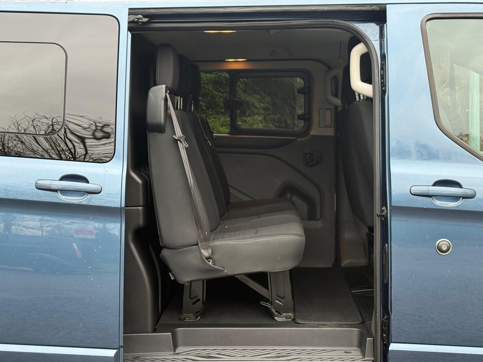 Ford Transit Custom 2.0 320 EcoBlue Limited Crew Van Double Cab 5dr Diesel Manual L2 H1 Euro 6 (6 Seat) (130 ps)