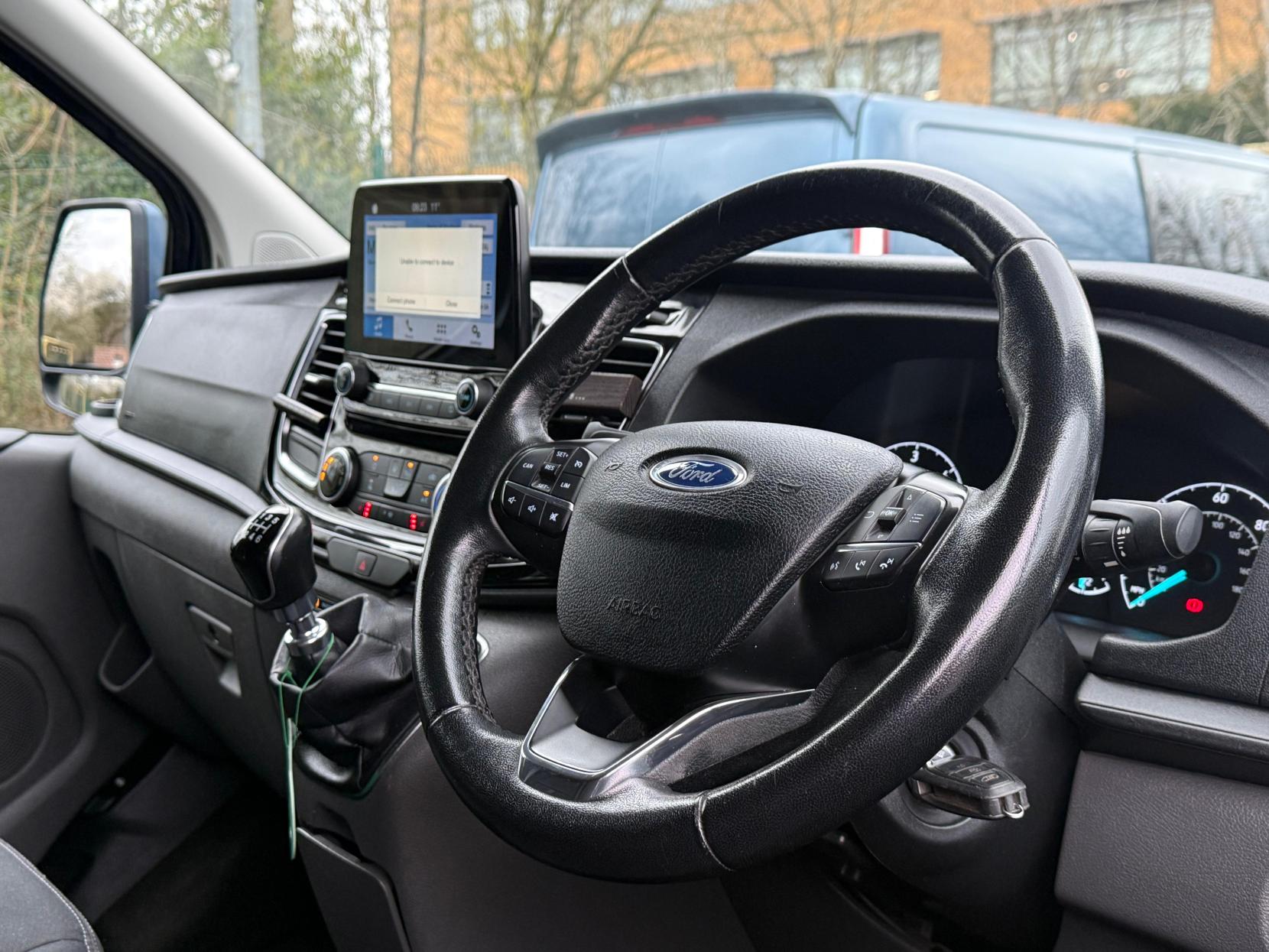 Ford Transit Custom 2.0 320 EcoBlue Limited Crew Van Double Cab 5dr Diesel Manual L2 H1 Euro 6 (6 Seat) (130 ps)