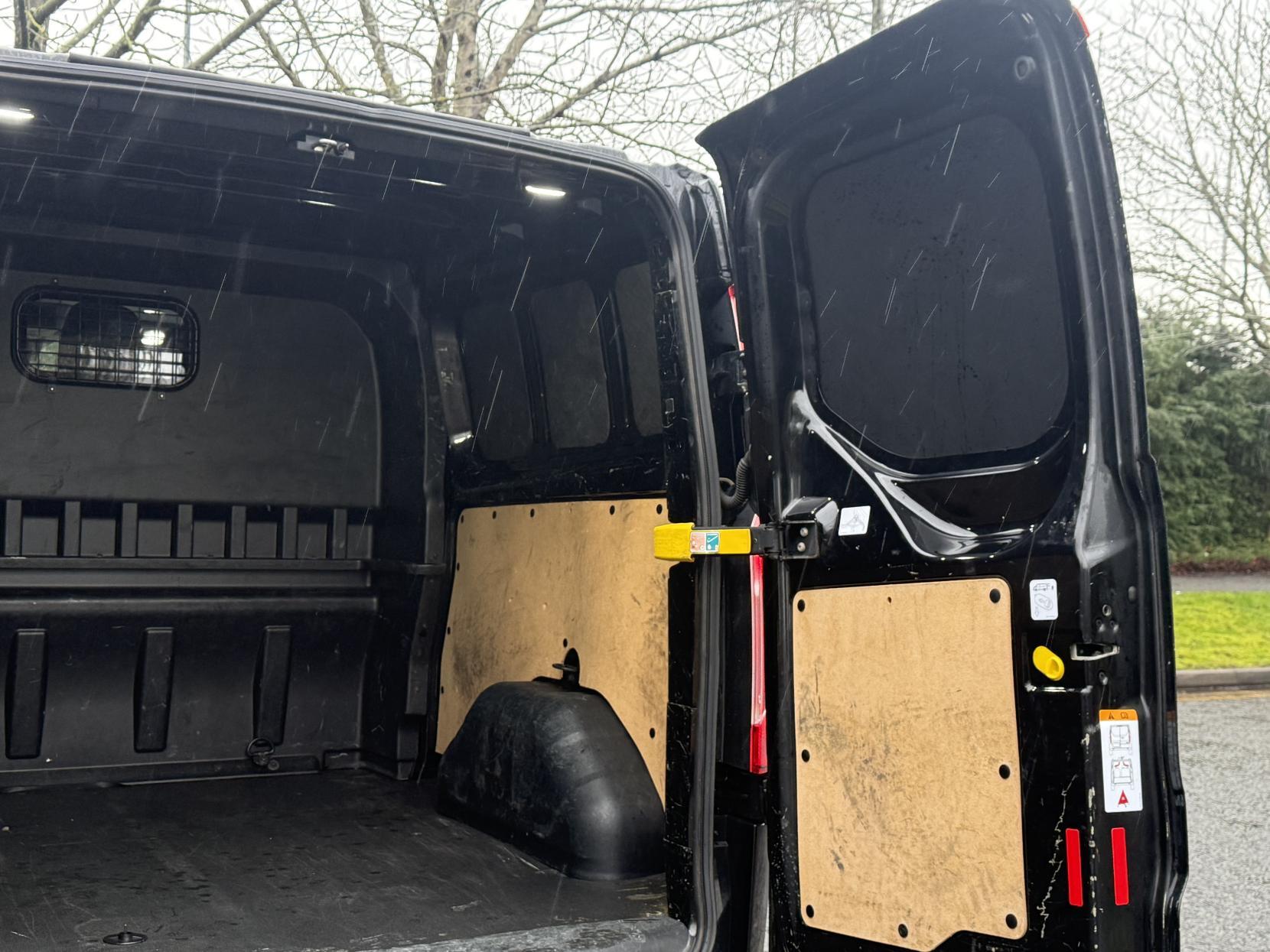 Ford Transit Custom 2.0 320 EcoBlue Limited Crew Van Double Cab 5dr Diesel Manual L2 H1 Euro 6 (6 Seat) (170 ps)