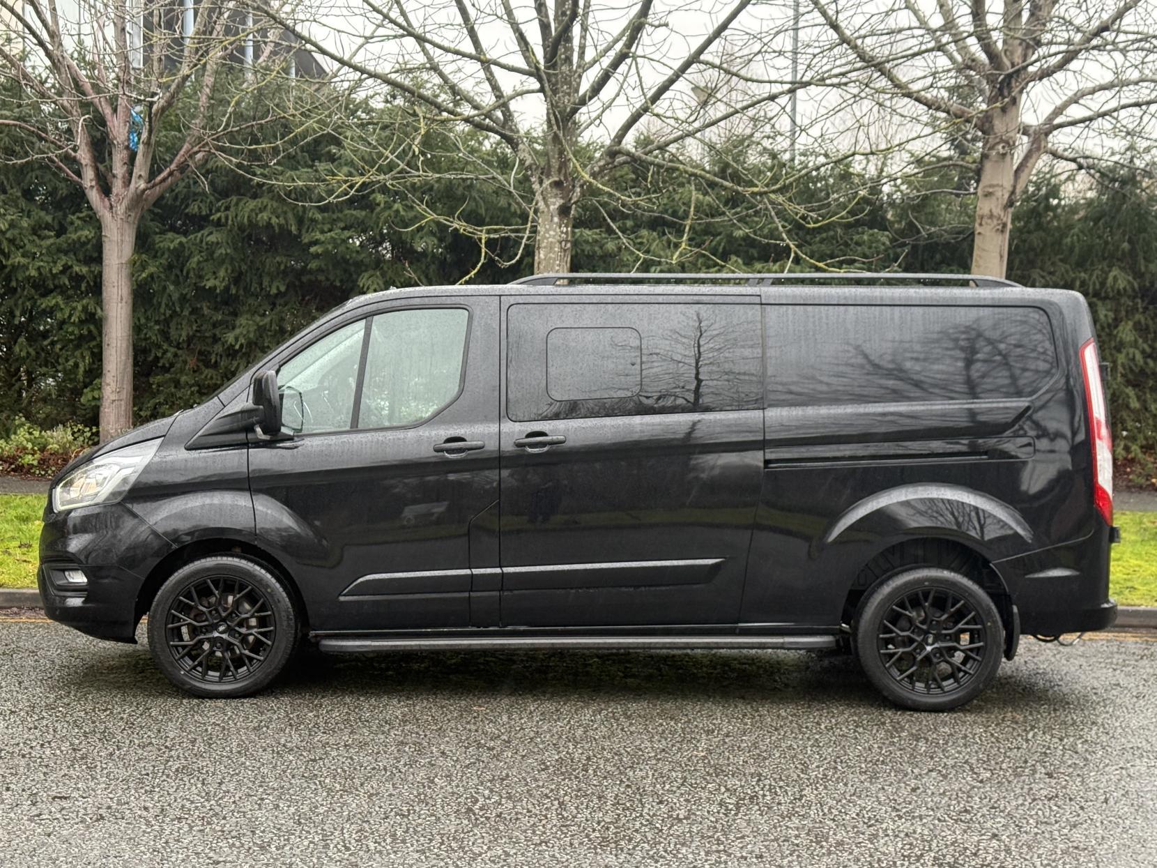 Ford Transit Custom 2.0 320 EcoBlue Limited Crew Van Double Cab 5dr Diesel Manual L2 H1 Euro 6 (6 Seat) (170 ps)