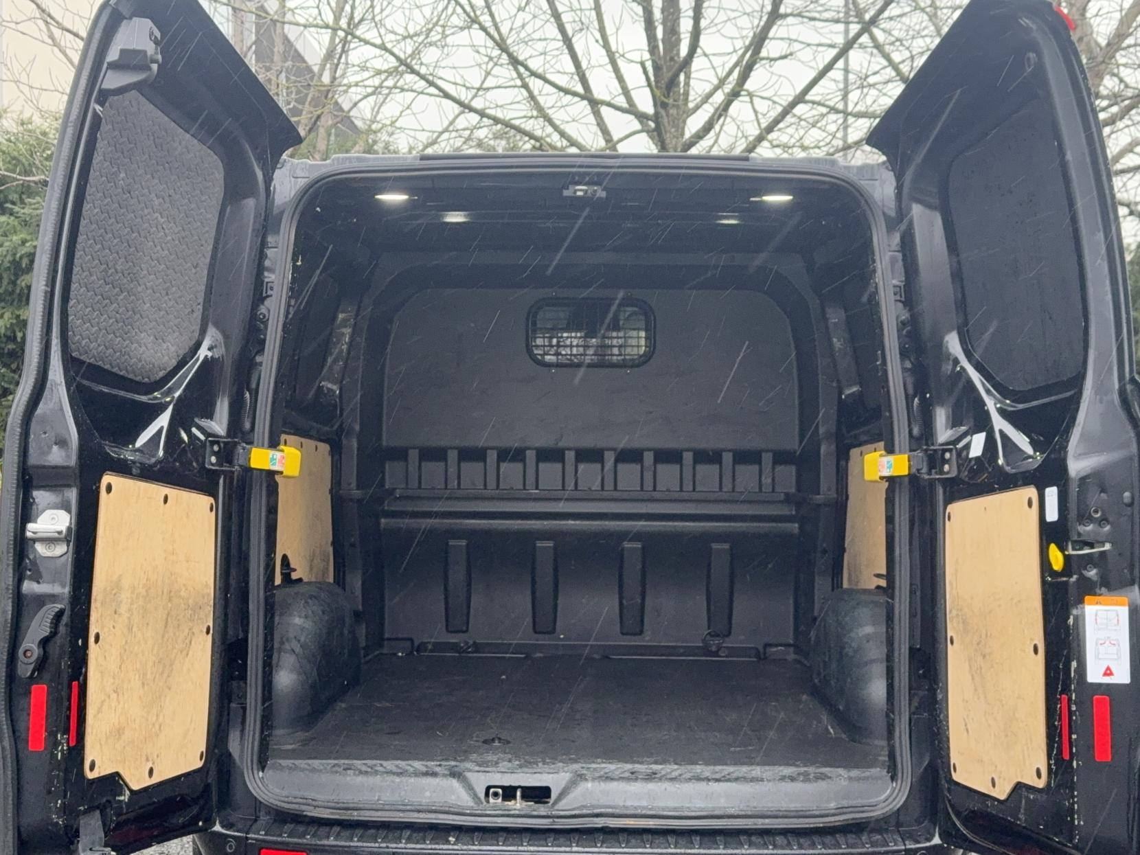 Ford Transit Custom 2.0 320 EcoBlue Limited Crew Van Double Cab 5dr Diesel Manual L2 H1 Euro 6 (6 Seat) (170 ps)