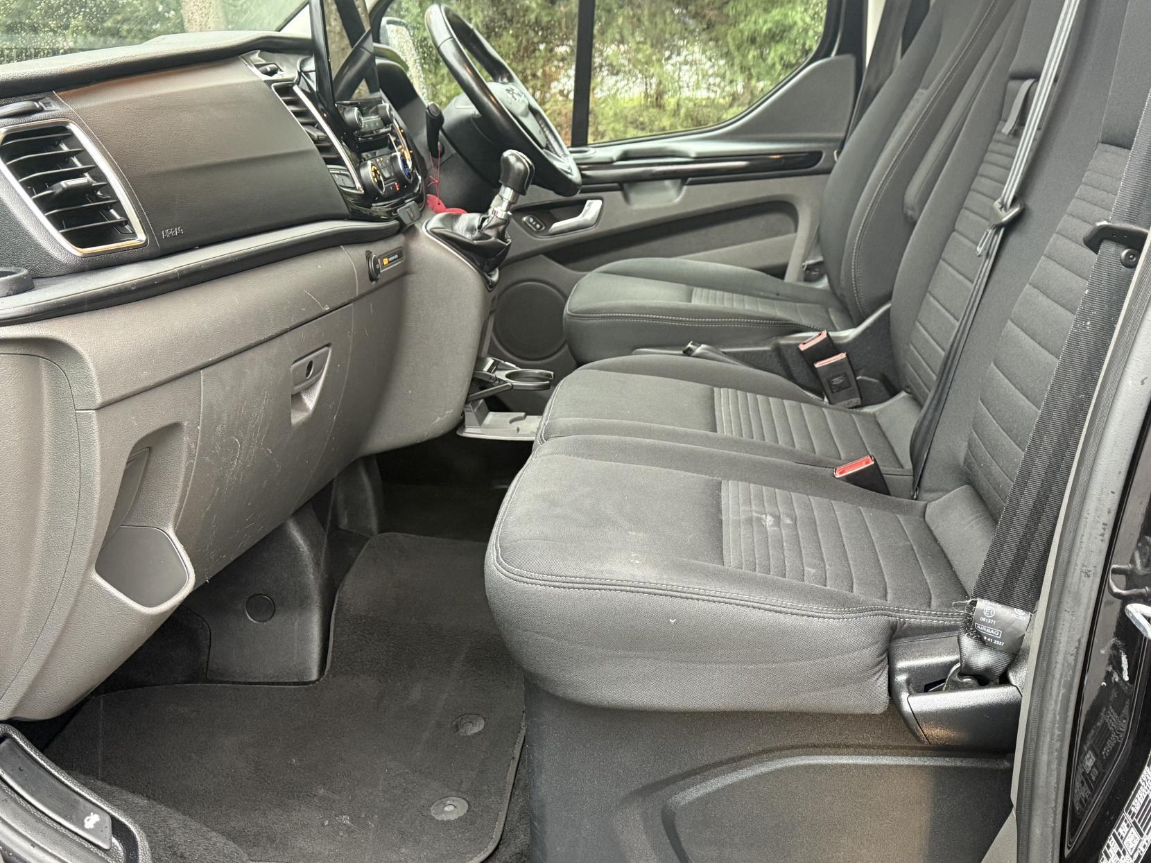 Ford Transit Custom 2.0 320 EcoBlue Limited Crew Van Double Cab 5dr Diesel Manual L2 H1 Euro 6 (6 Seat) (170 ps)