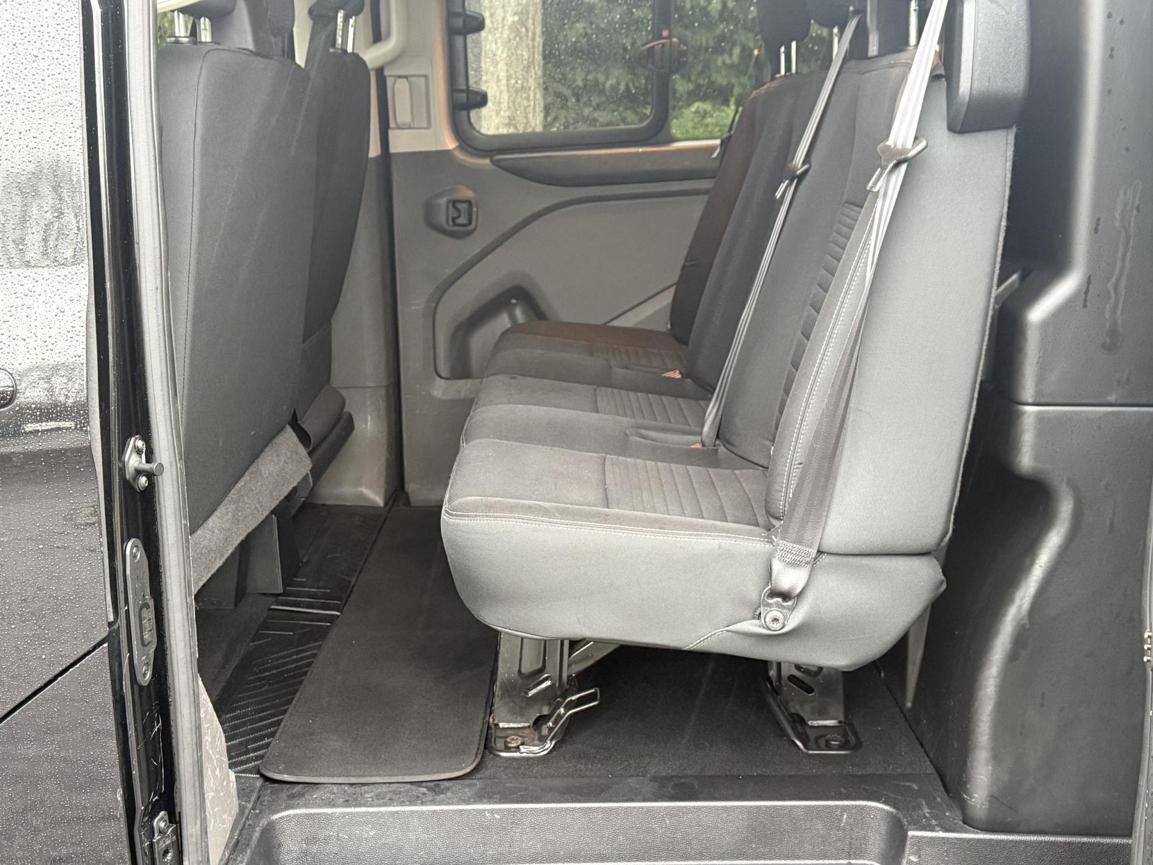 Ford Transit Custom 2.0 320 EcoBlue Limited Crew Van Double Cab 5dr Diesel Manual L2 H1 Euro 6 (6 Seat) (170 ps)