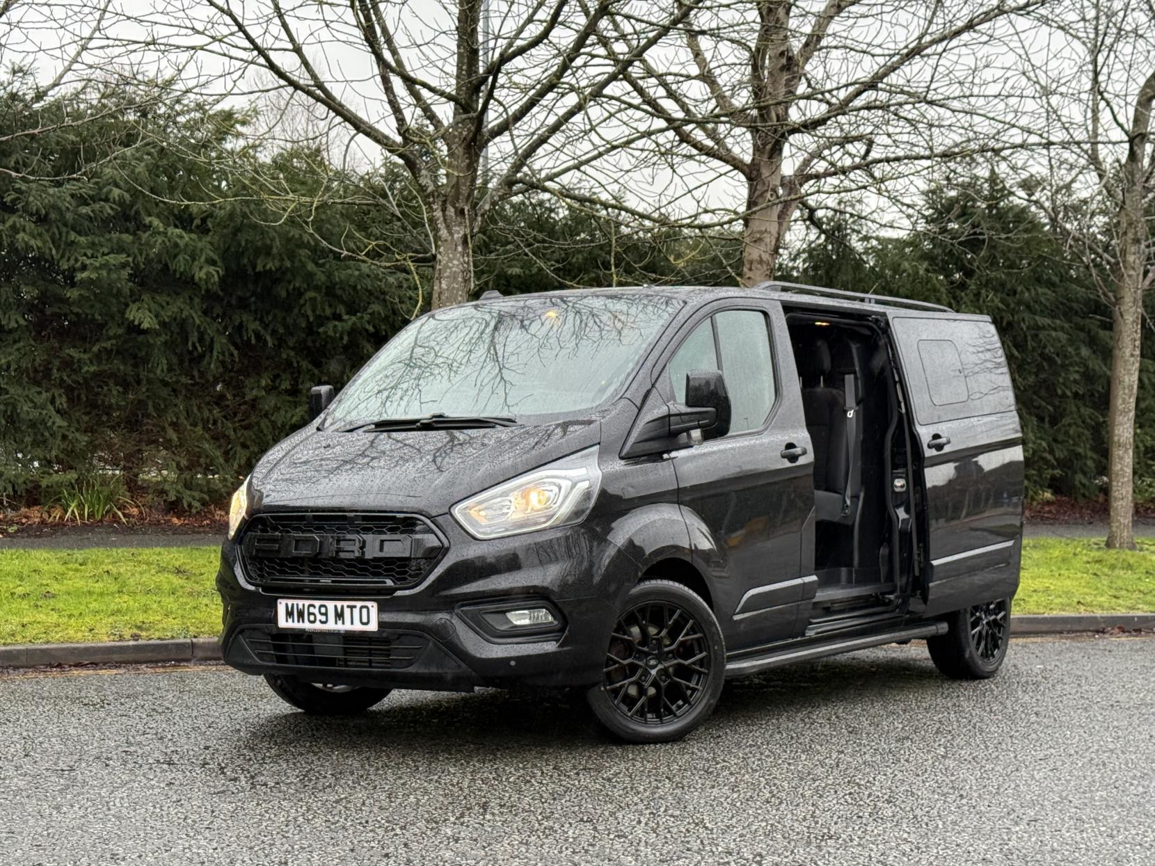 Ford Transit Custom 2.0 320 EcoBlue Limited Crew Van Double Cab 5dr Diesel Manual L2 H1 Euro 6 (6 Seat) (170 ps)