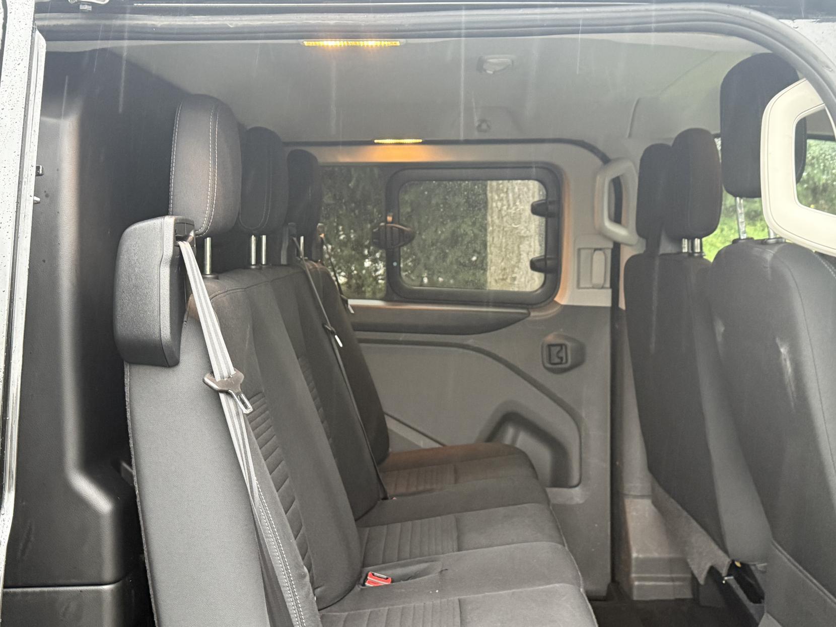 Ford Transit Custom 2.0 320 EcoBlue Limited Crew Van Double Cab 5dr Diesel Manual L2 H1 Euro 6 (6 Seat) (170 ps)