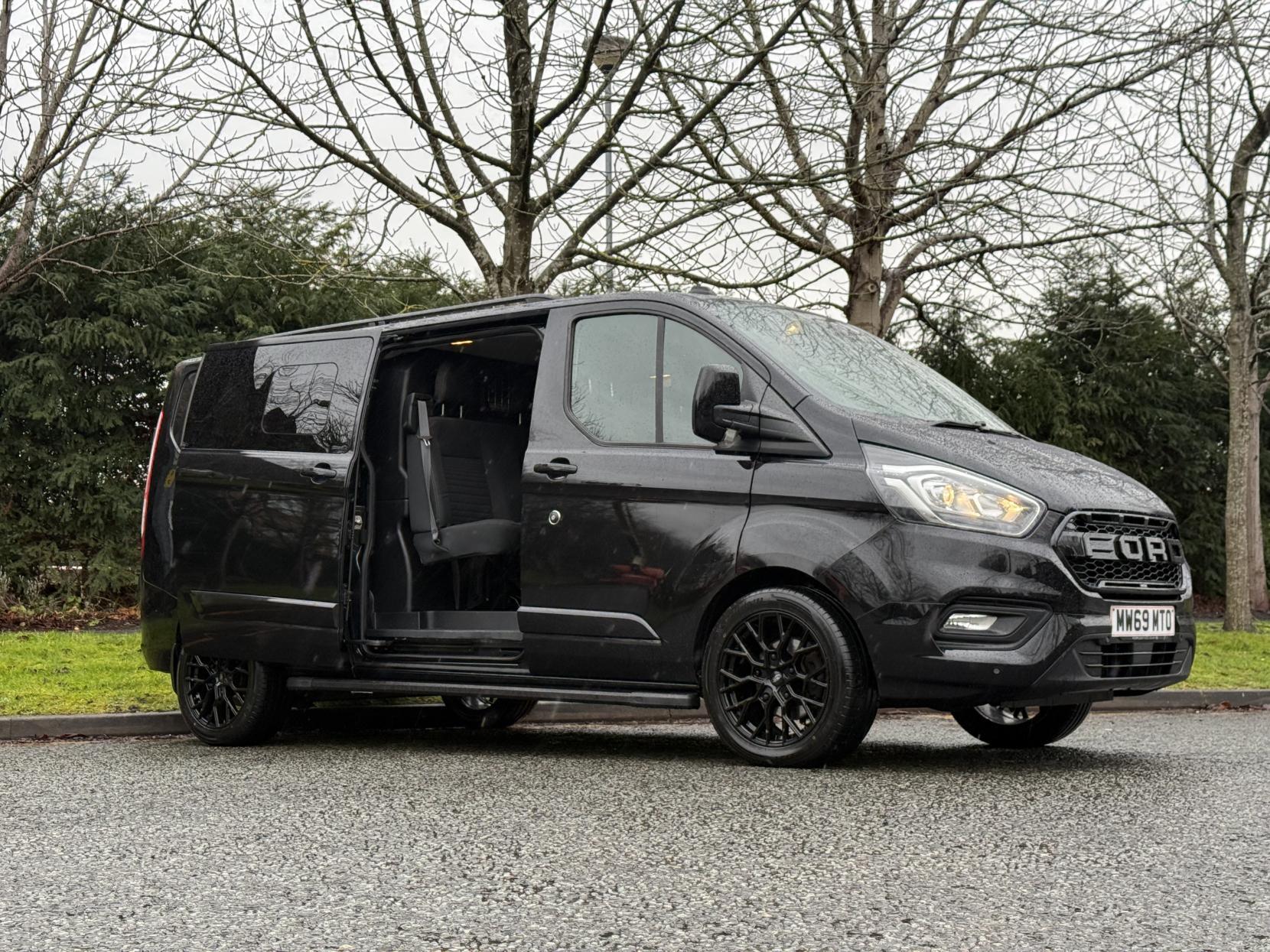 Ford Transit Custom 2.0 320 EcoBlue Limited Crew Van Double Cab 5dr Diesel Manual L2 H1 Euro 6 (6 Seat) (170 ps)