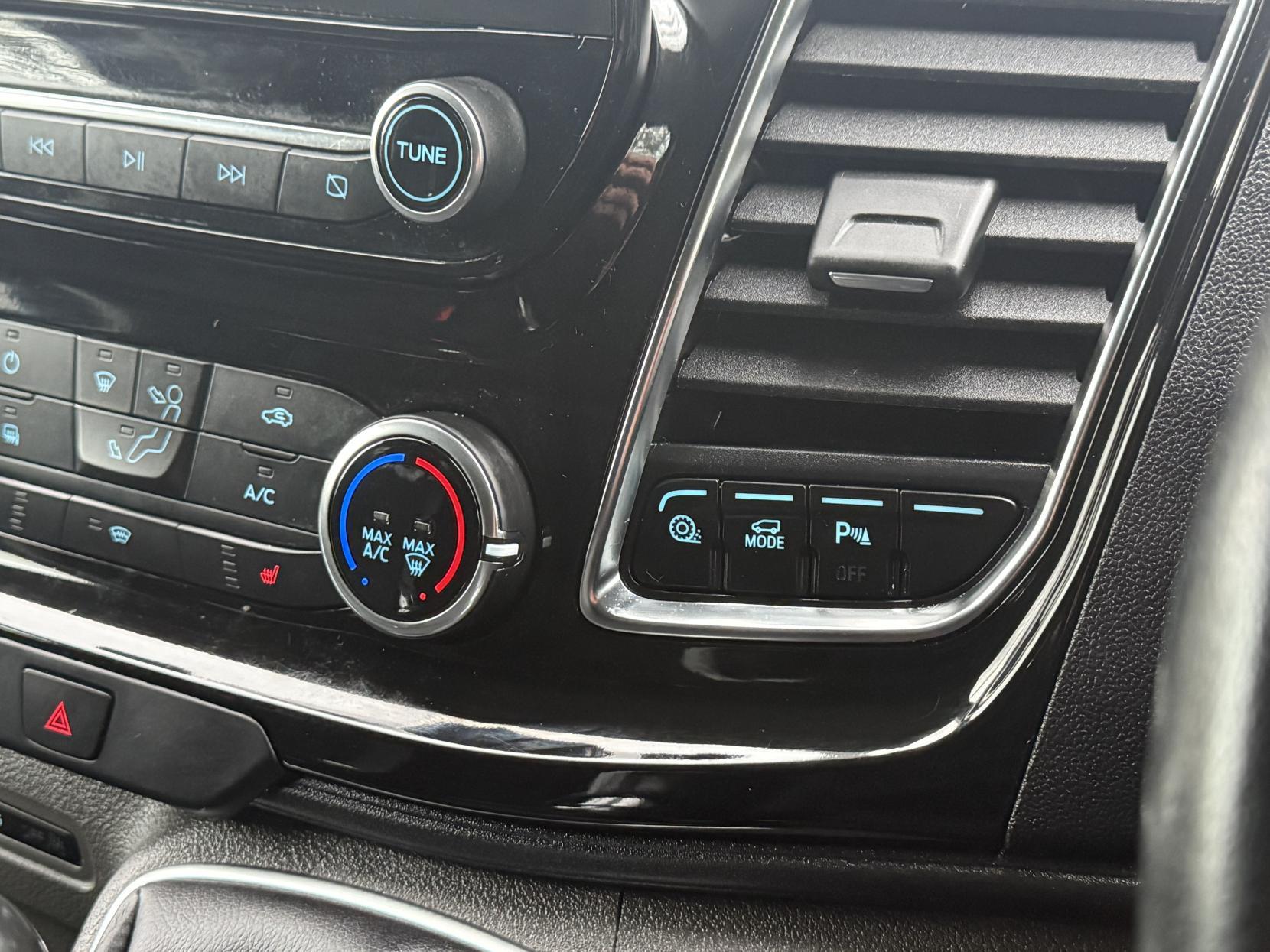 Ford Transit Custom 2.0 320 EcoBlue Limited Crew Van Double Cab 5dr Diesel Manual L2 H1 Euro 6 (6 Seat) (170 ps)