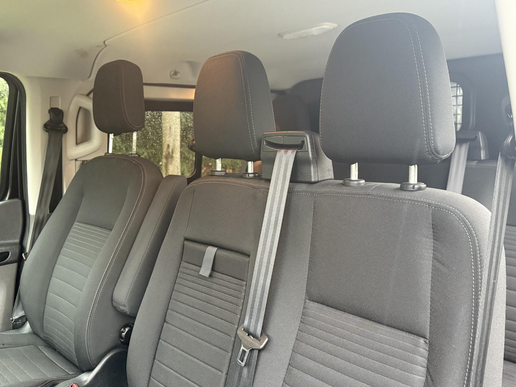 Ford Transit Custom 2.0 320 EcoBlue Limited Crew Van Double Cab 5dr Diesel Manual L2 H1 Euro 6 (6 Seat) (170 ps)