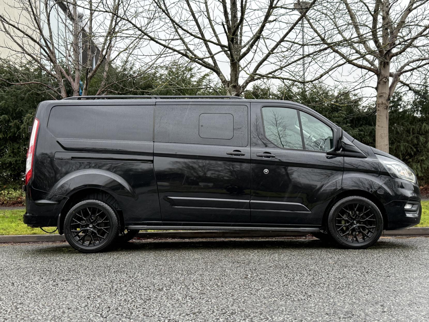 Ford Transit Custom 2.0 320 EcoBlue Limited Crew Van Double Cab 5dr Diesel Manual L2 H1 Euro 6 (6 Seat) (170 ps)