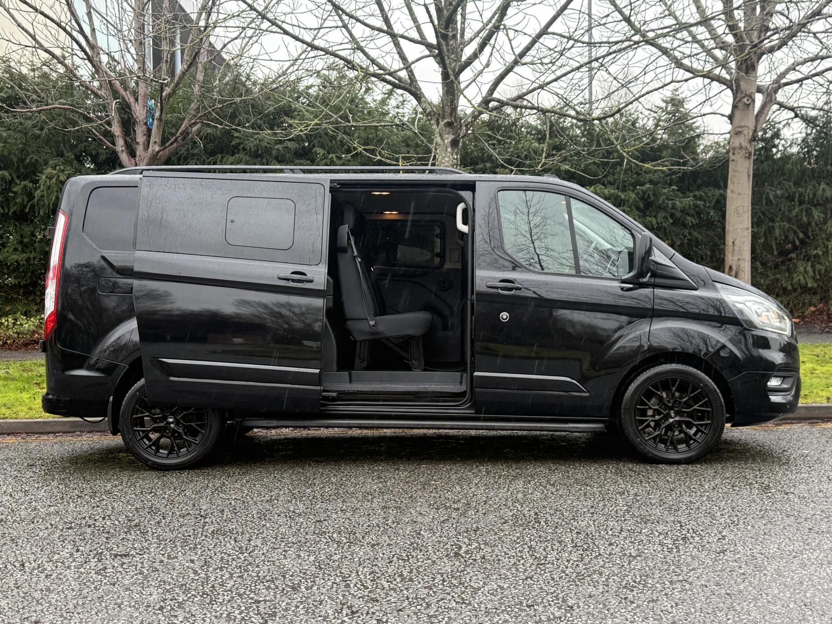 Ford Transit Custom 2.0 320 EcoBlue Limited Crew Van Double Cab 5dr Diesel Manual L2 H1 Euro 6 (6 Seat) (170 ps)