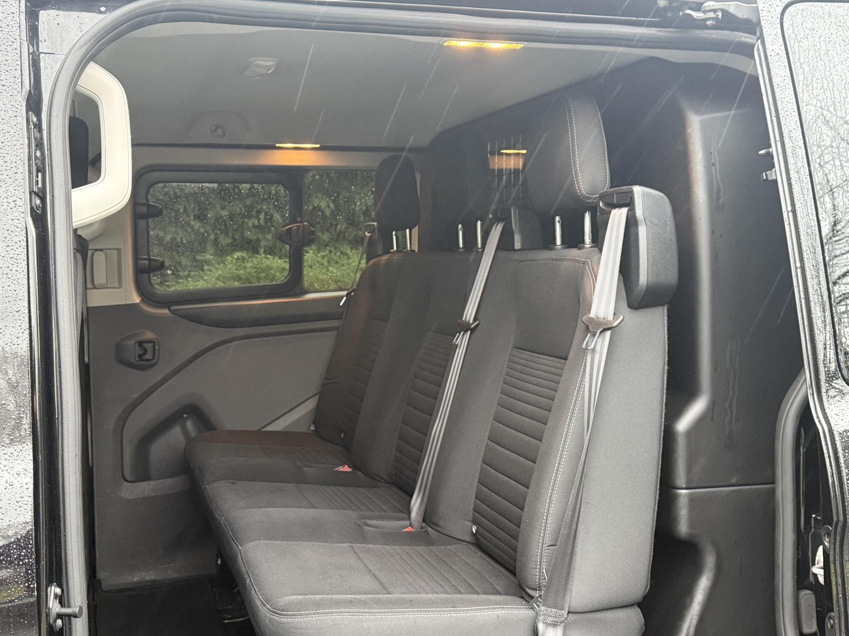 Ford Transit Custom 2.0 320 EcoBlue Limited Crew Van Double Cab 5dr Diesel Manual L2 H1 Euro 6 (6 Seat) (170 ps)