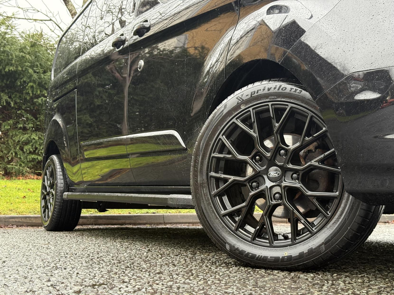 Ford Transit Custom 2.0 320 EcoBlue Limited Crew Van Double Cab 5dr Diesel Manual L2 H1 Euro 6 (6 Seat) (170 ps)