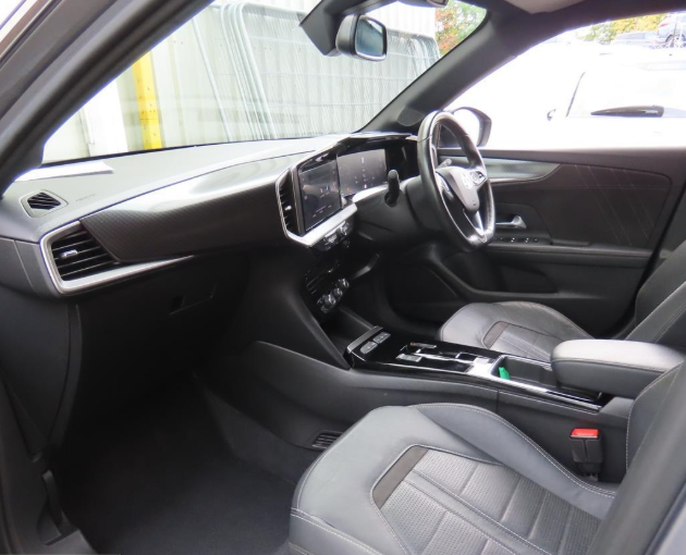 Vauxhall Mokka Electric 50kWh Ultimate SUV 5dr Electric Auto (136 ps)